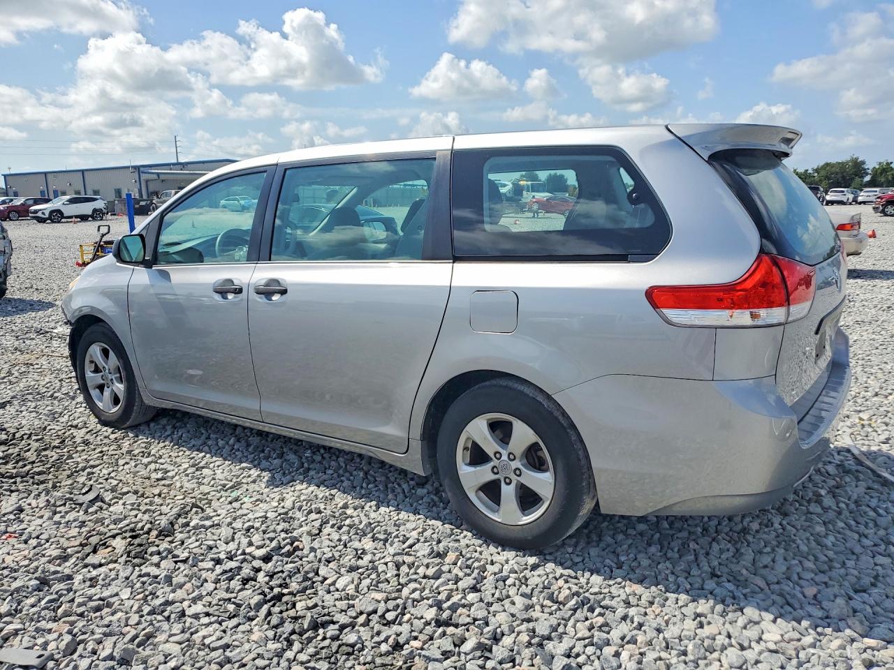 2012 Toyota Sienna Base 7-passenger Silver vin: 5TDZK3DC6CS196583