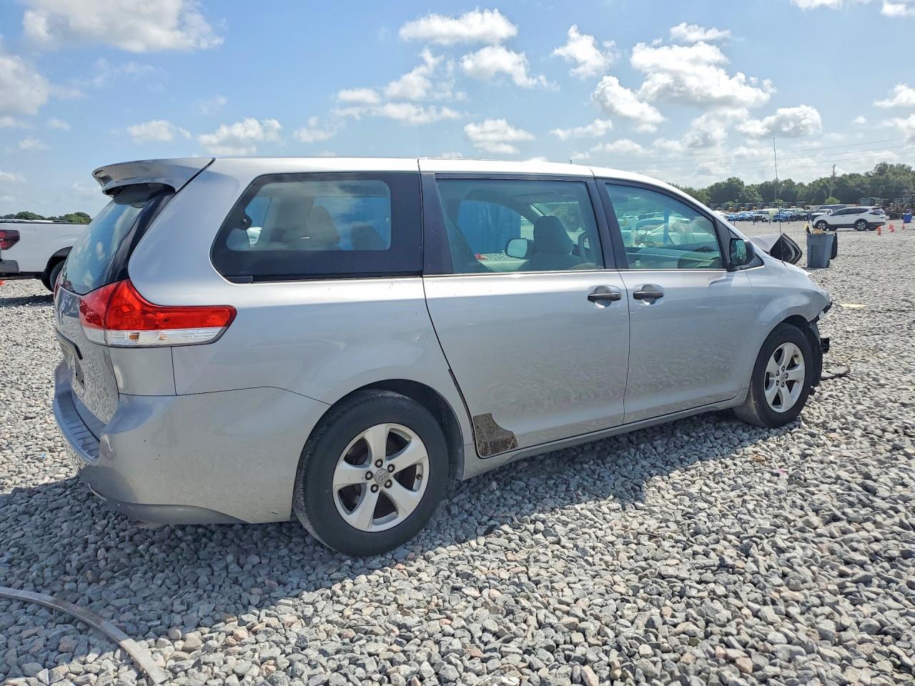 2012 Toyota Sienna Base 7-passenger Silver vin: 5TDZK3DC6CS196583