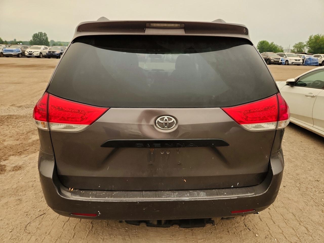 2012 Toyota Sienna Base 7-passenger Gray vin: 5TDZK3DC6CS197328