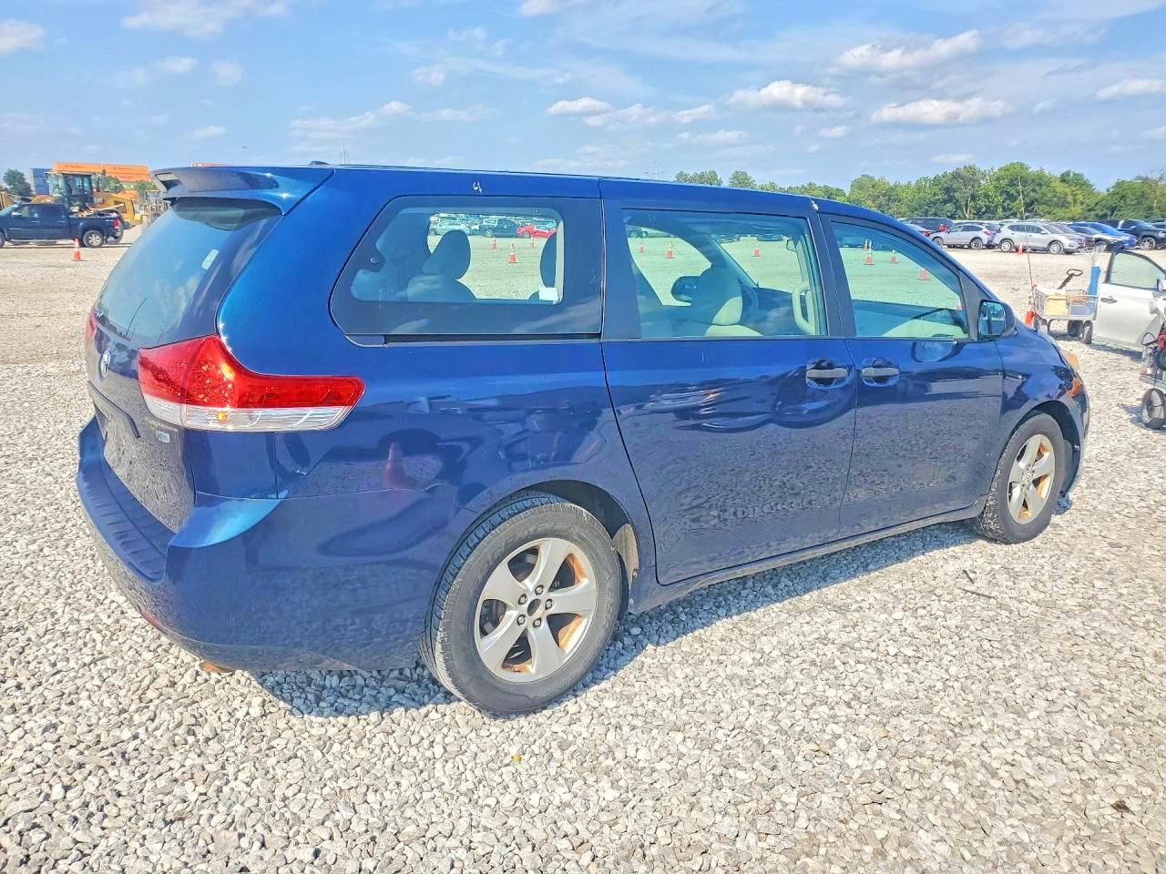 2012 Toyota Sienna Base 7-passenger Blue vin: 5TDZK3DC6CS204312
