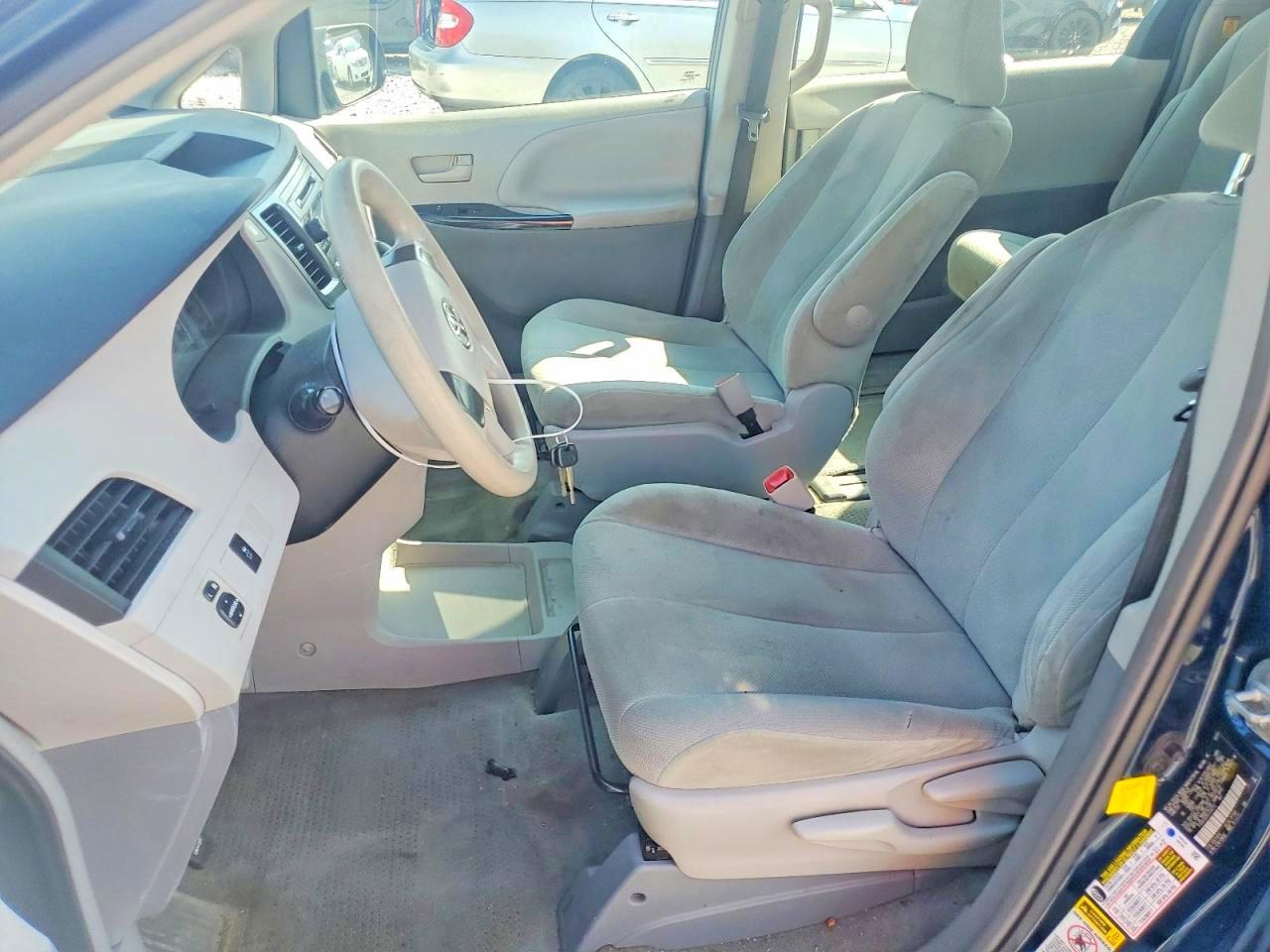 2012 Toyota Sienna Base 7-passenger Blue vin: 5TDZK3DC6CS204312