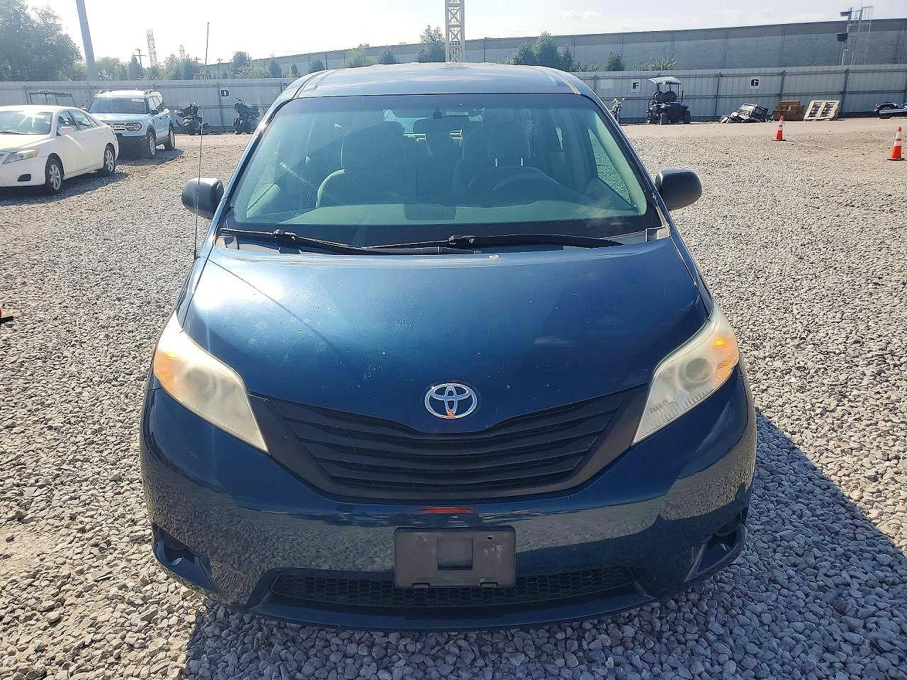 2012 Toyota Sienna Base 7-passenger Blue vin: 5TDZK3DC6CS204312