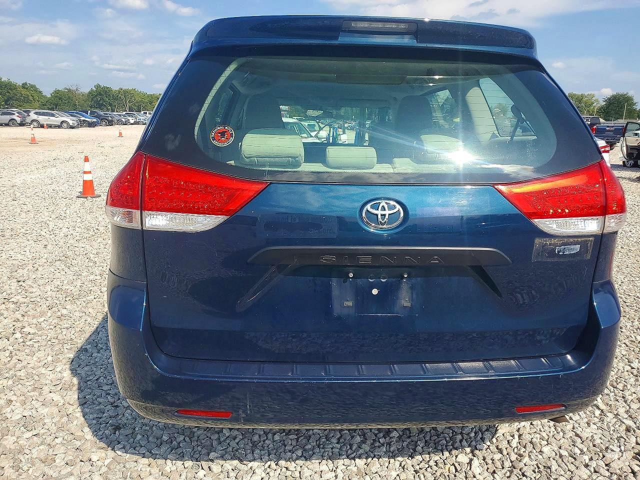 2012 Toyota Sienna Base 7-passenger Blue vin: 5TDZK3DC6CS204312