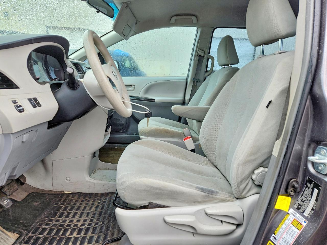 2012 Toyota Sienna Base 7-passenger Серый vin: 5TDZK3DC6CS206299