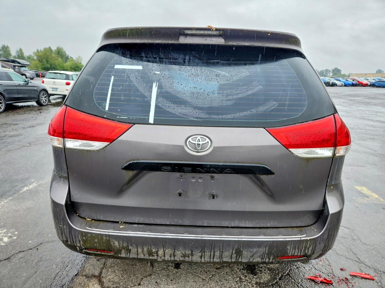 2012 Toyota Sienna Base 7-passenger Серый vin: 5TDZK3DC6CS206299