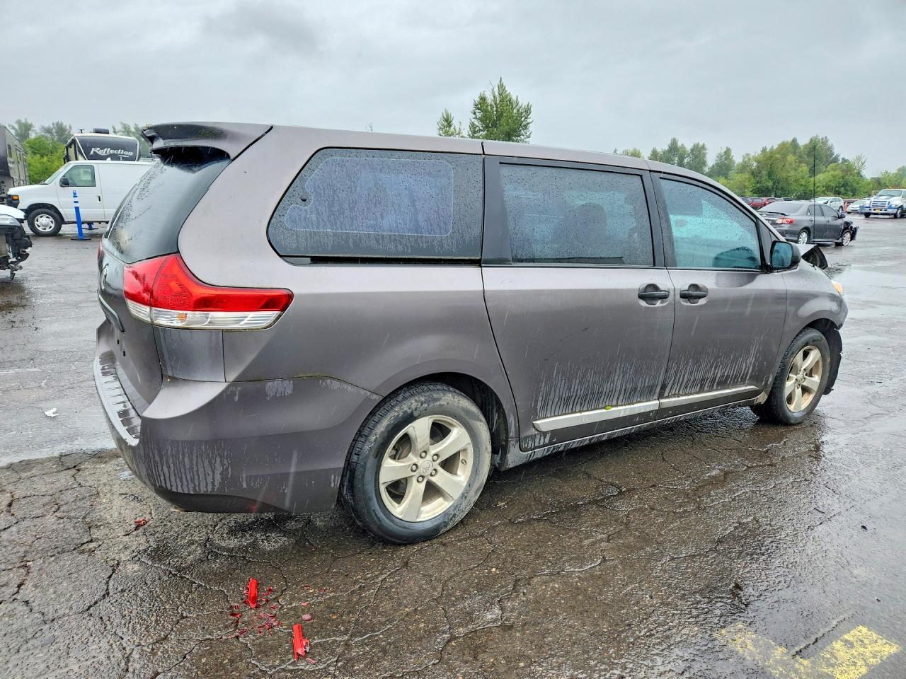2012 Toyota Sienna Base 7-passenger Серый vin: 5TDZK3DC6CS206299