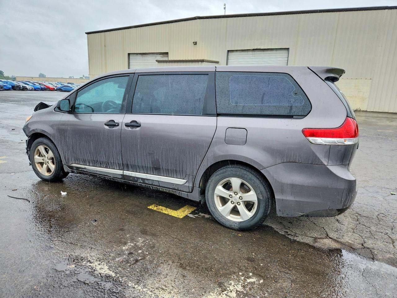 2012 Toyota Sienna Base 7-passenger Серый vin: 5TDZK3DC6CS206299