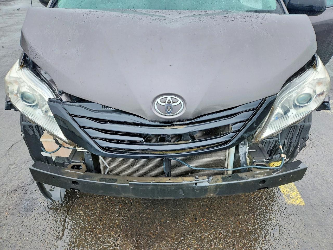 2012 Toyota Sienna Base 7-passenger Серый vin: 5TDZK3DC6CS206299