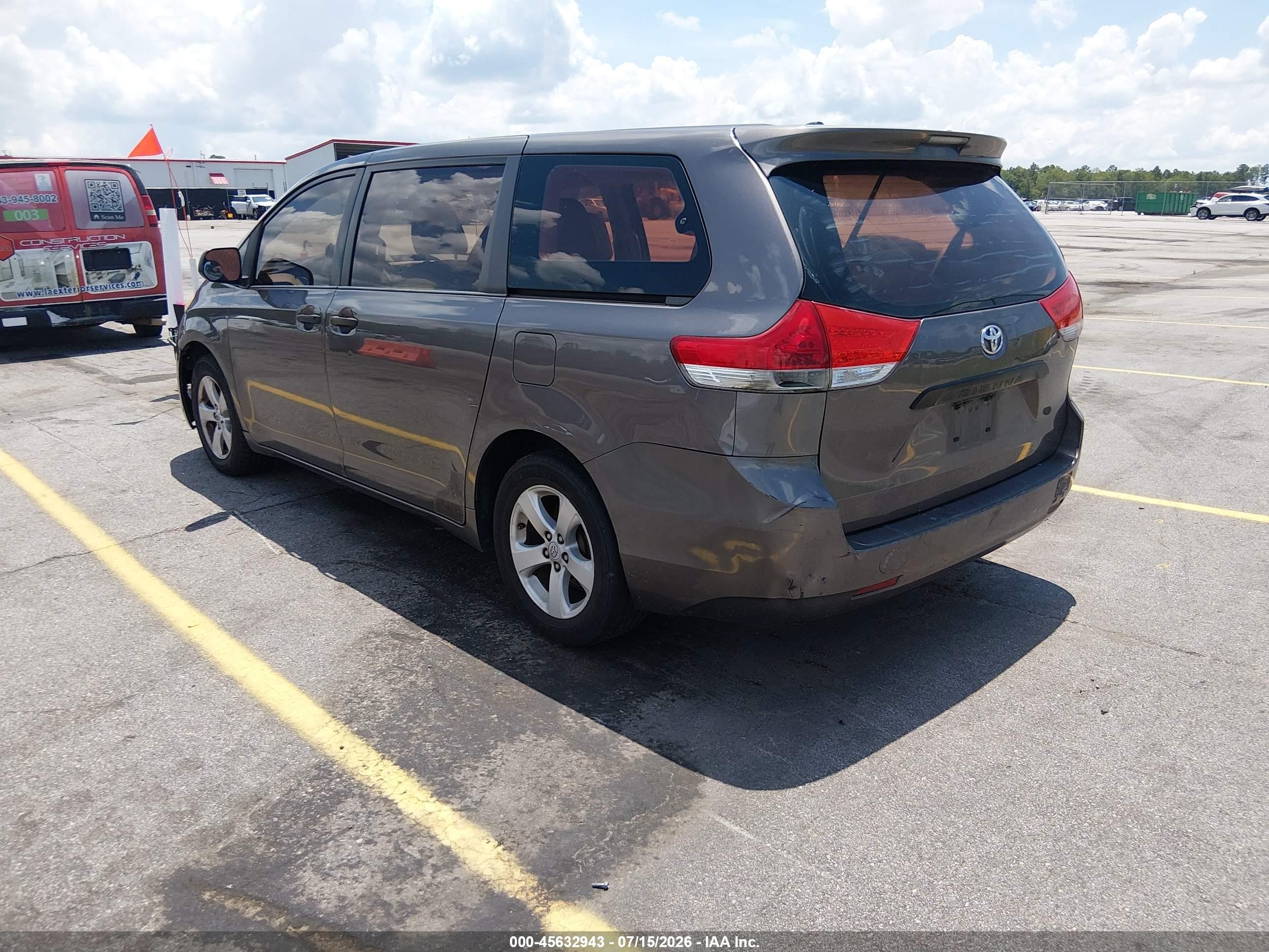 2012 Toyota Sienna Base V6 7 Passenger Gray vin: 5TDZK3DC6CS254367