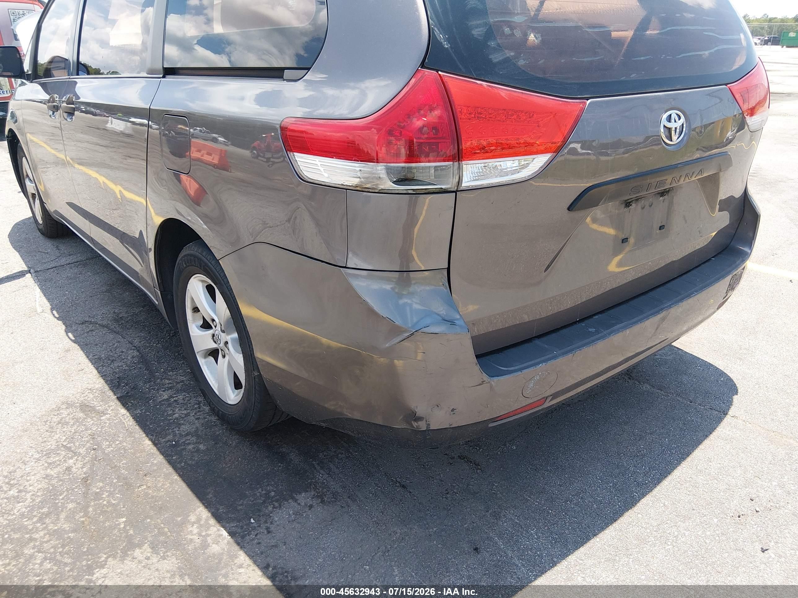 2012 Toyota Sienna Base V6 7 Passenger Gray vin: 5TDZK3DC6CS254367