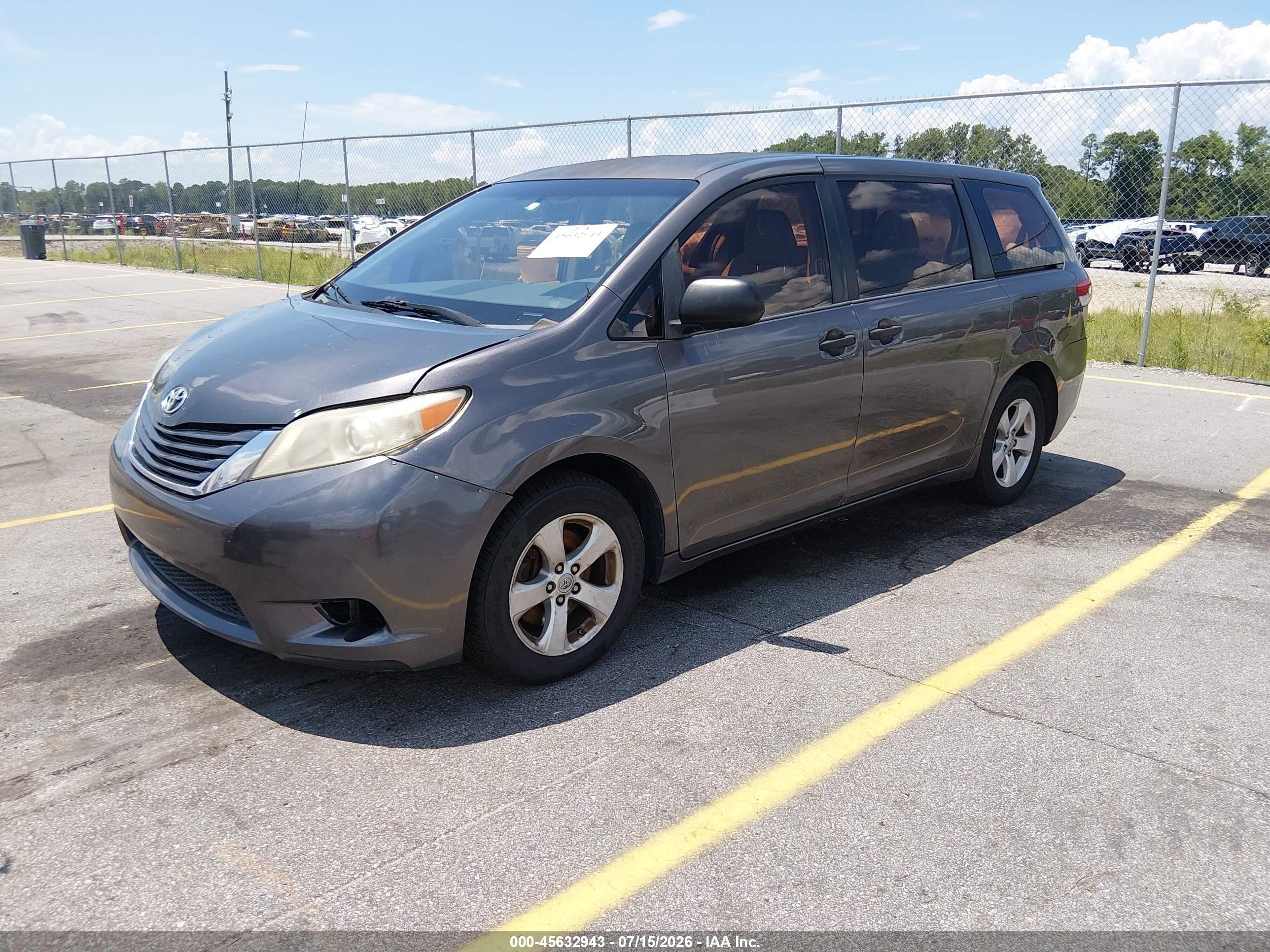 2012 Toyota Sienna Base V6 7 Passenger Gray vin: 5TDZK3DC6CS254367