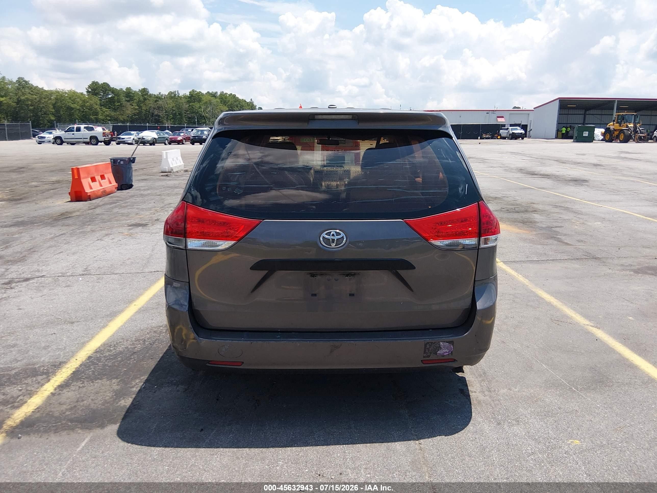 2012 Toyota Sienna Base V6 7 Passenger Gray vin: 5TDZK3DC6CS254367