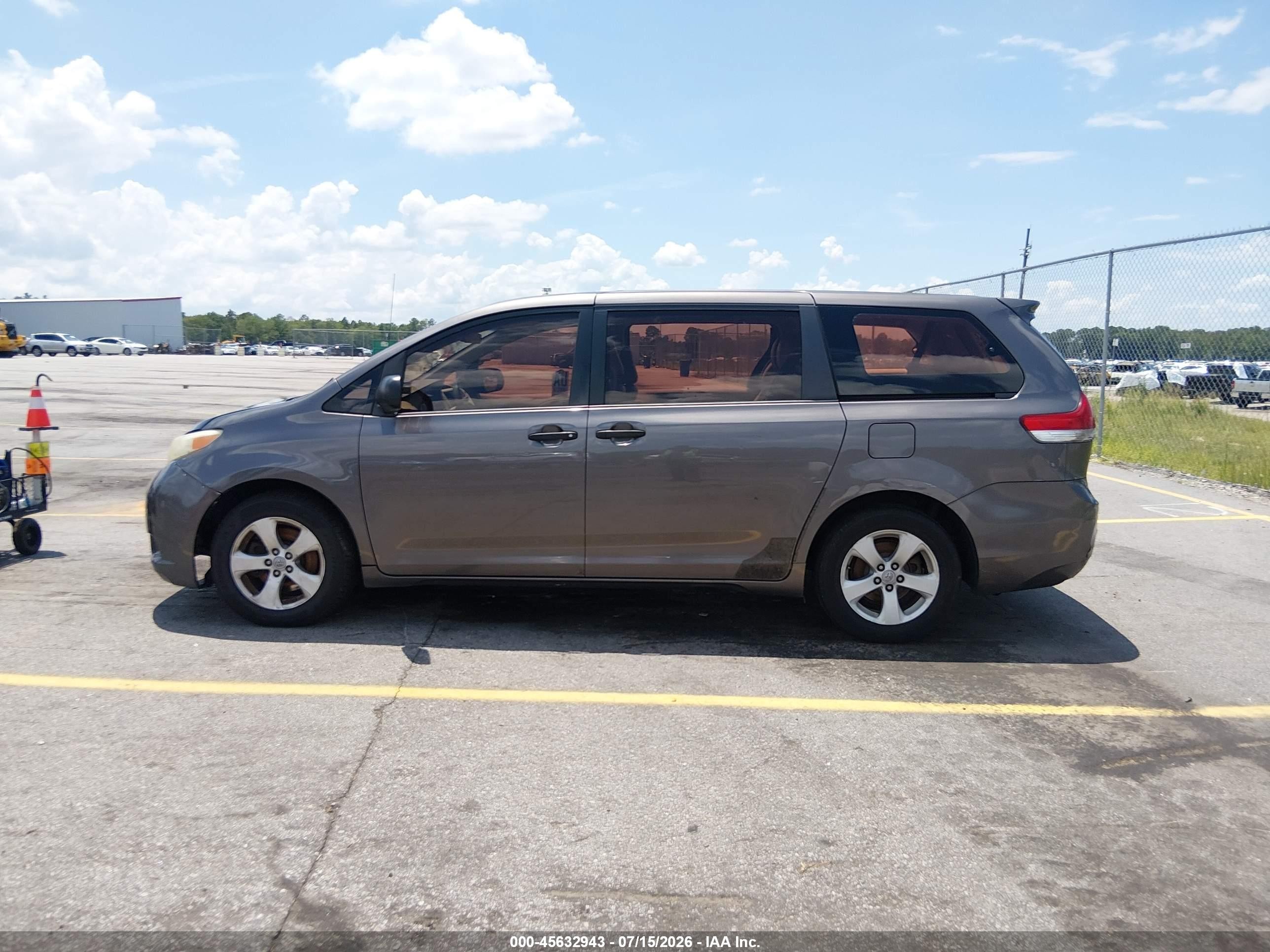 2012 Toyota Sienna Base V6 7 Passenger Gray vin: 5TDZK3DC6CS254367