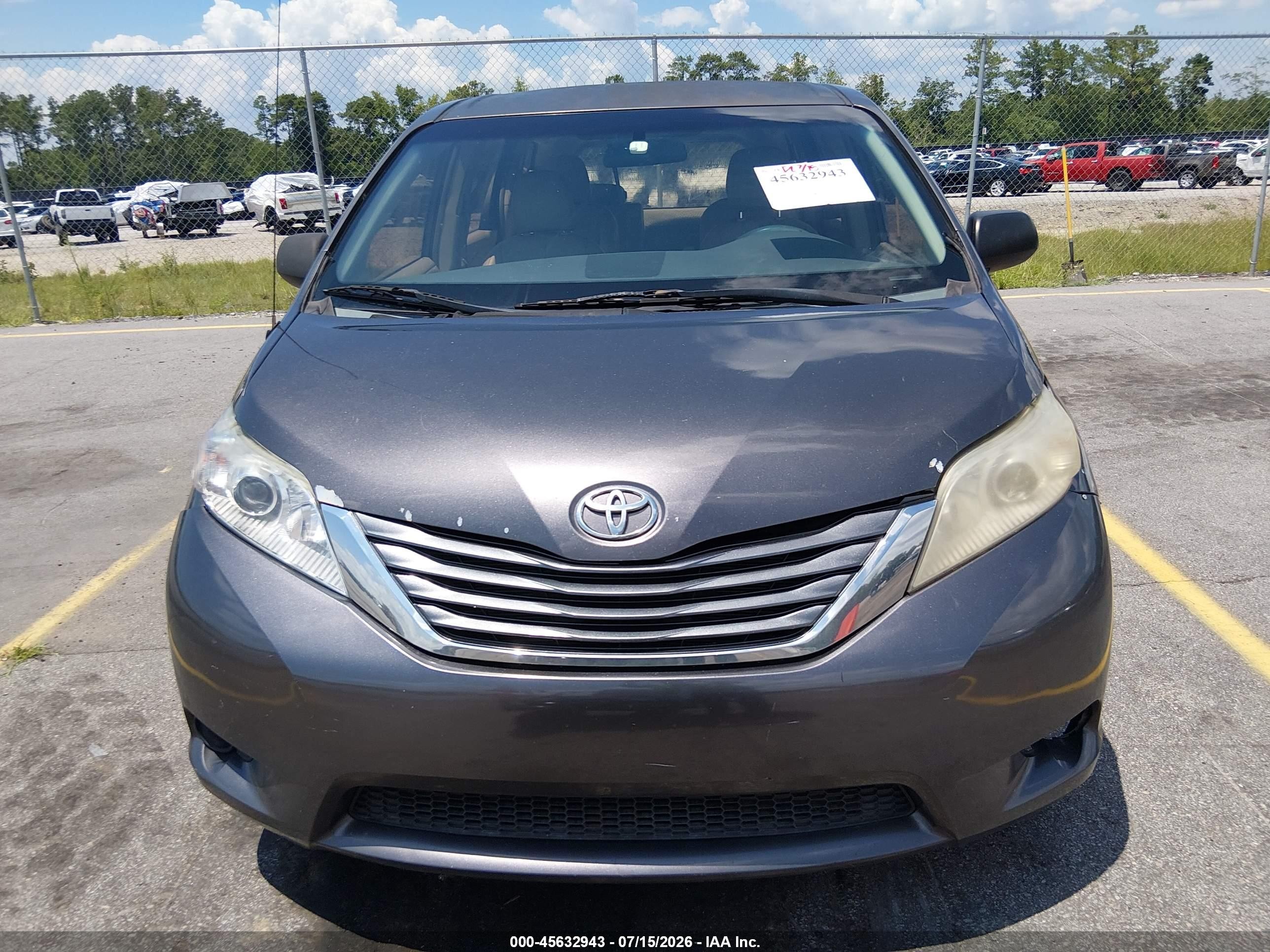 2012 Toyota Sienna Base V6 7 Passenger Gray vin: 5TDZK3DC6CS254367