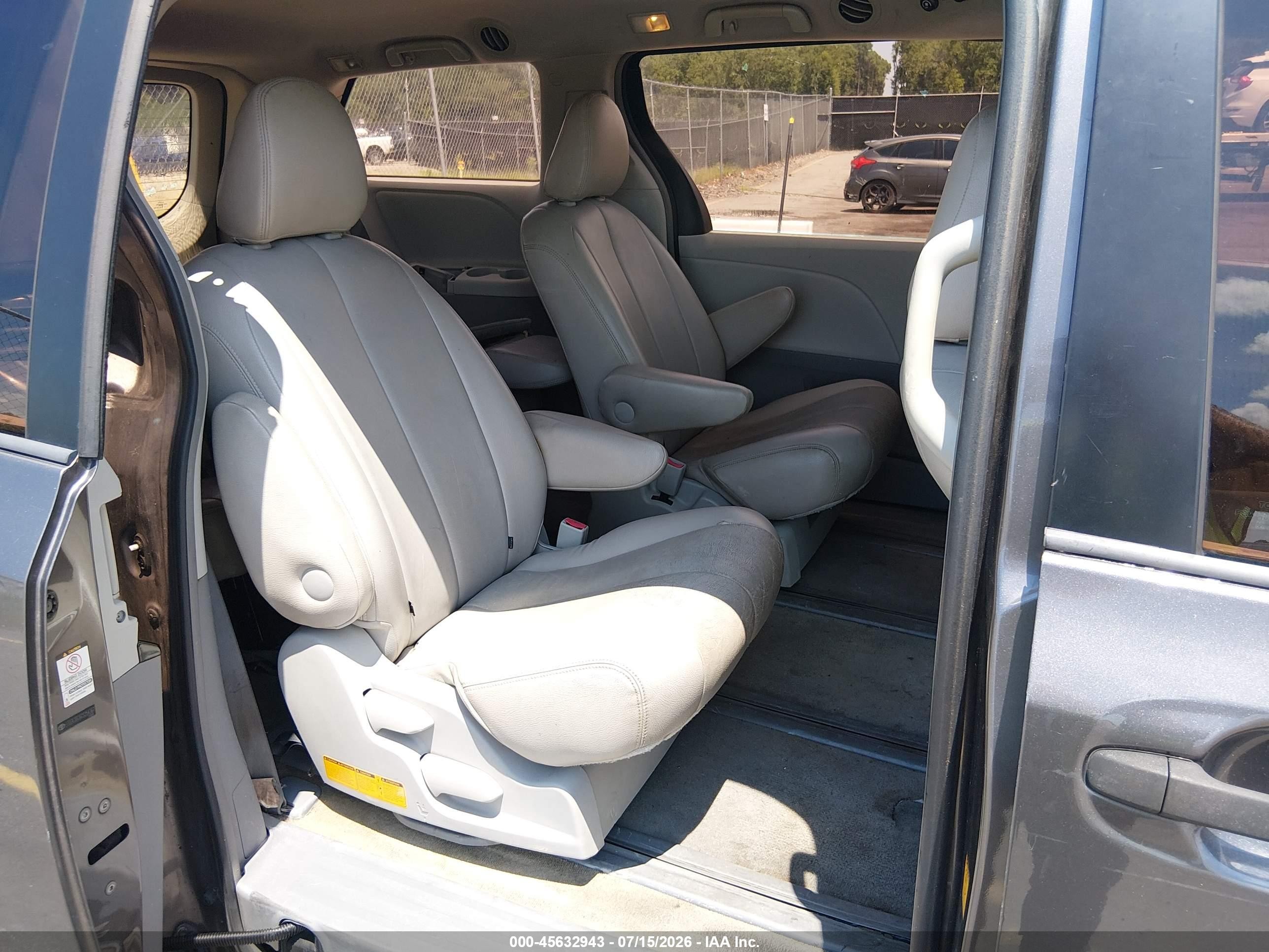 2012 Toyota Sienna Base V6 7 Passenger Gray vin: 5TDZK3DC6CS254367