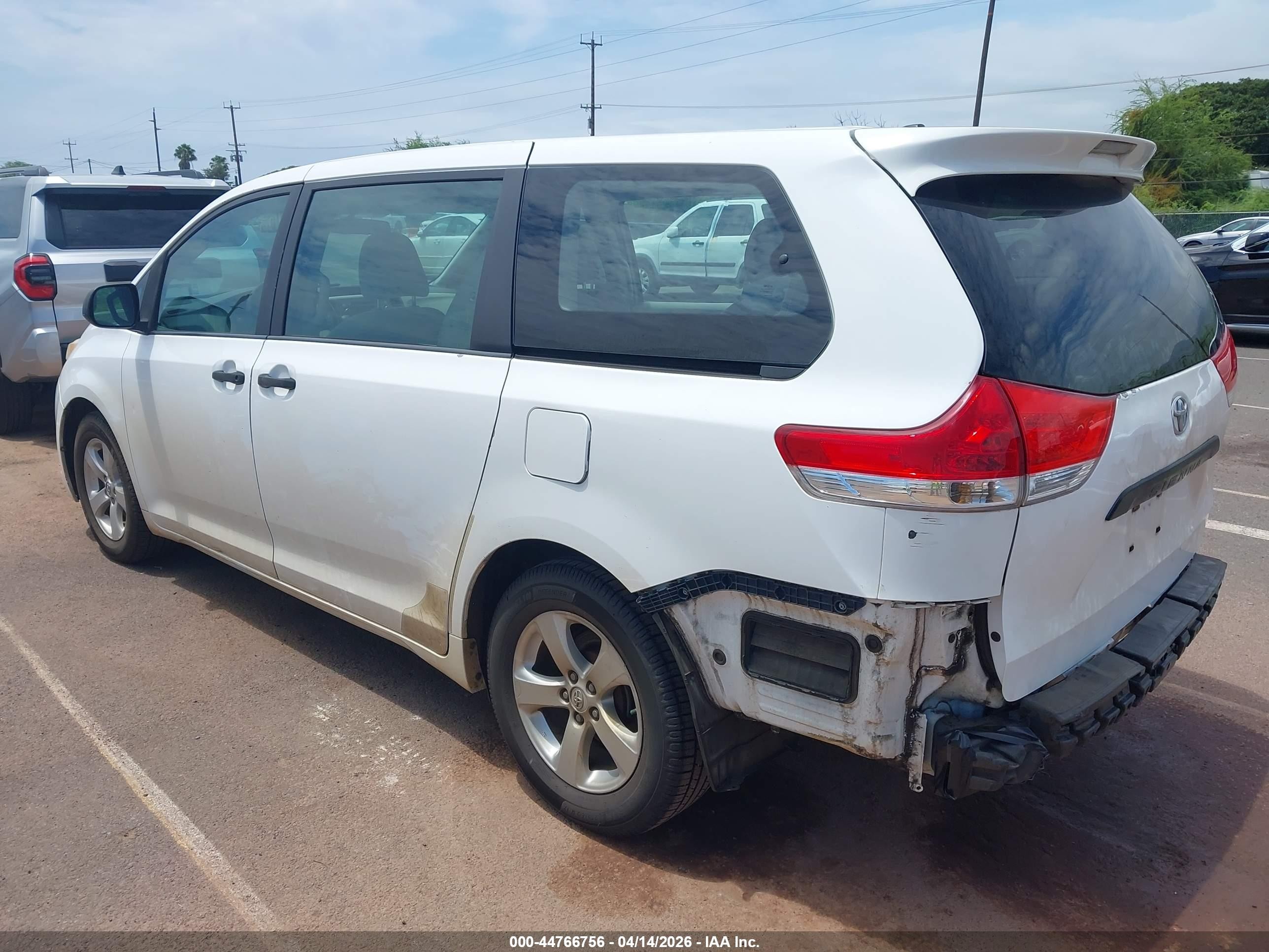 2013 Toyota Sienna L V6 7 Passenger White vin: 5TDZK3DC6DS358374