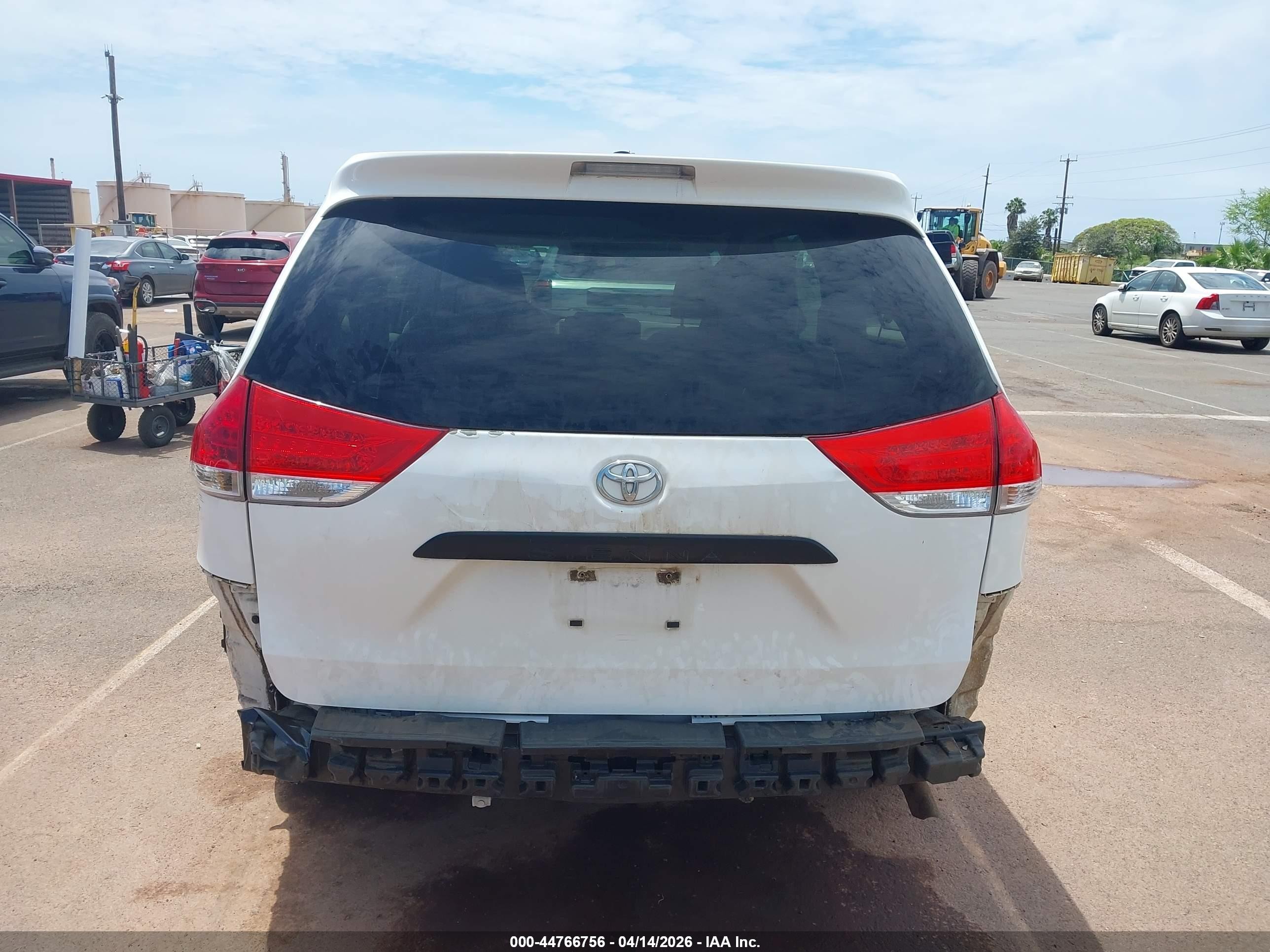 2013 Toyota Sienna L V6 7 Passenger White vin: 5TDZK3DC6DS358374