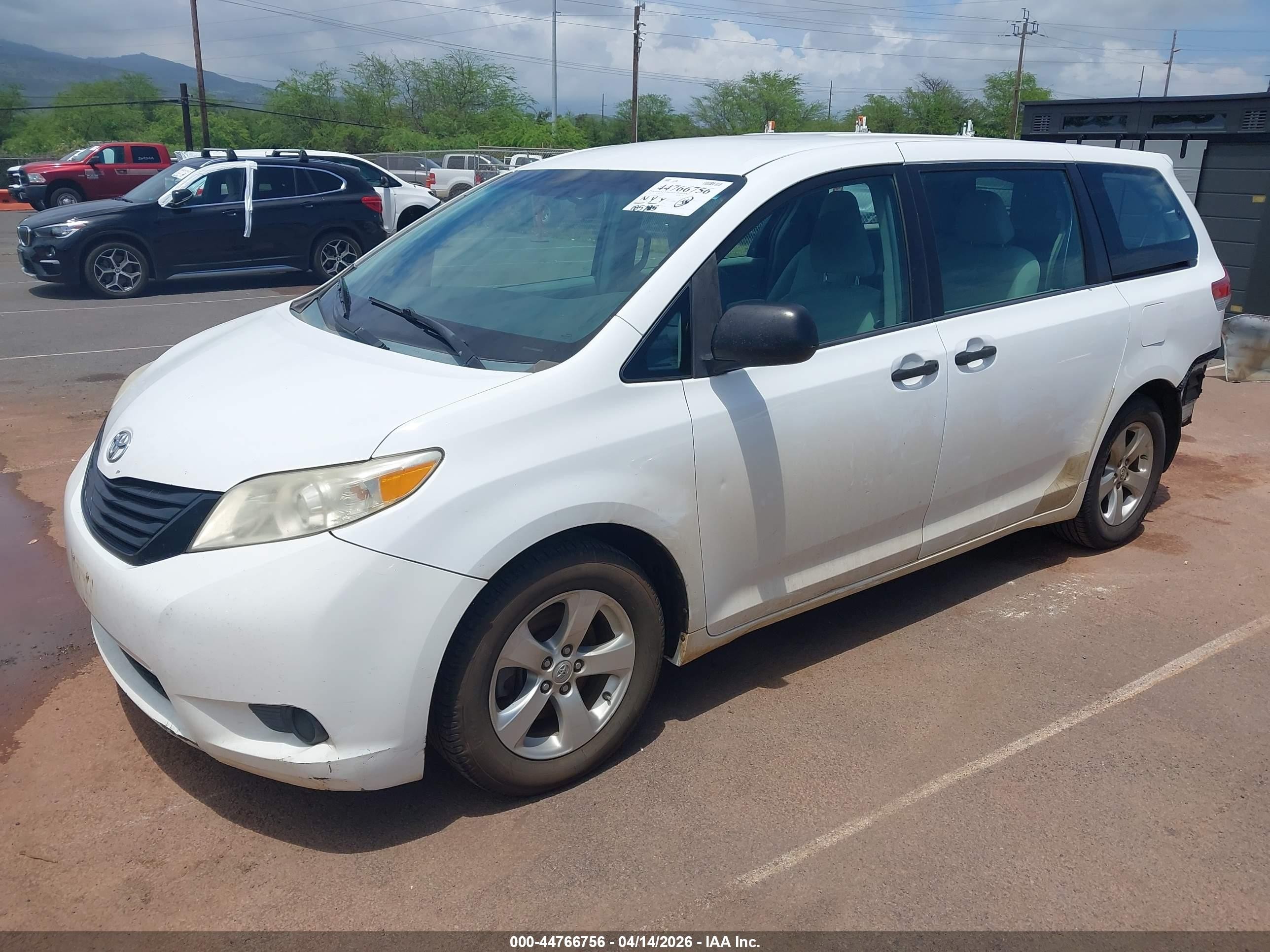 2013 Toyota Sienna L V6 7 Passenger White vin: 5TDZK3DC6DS358374