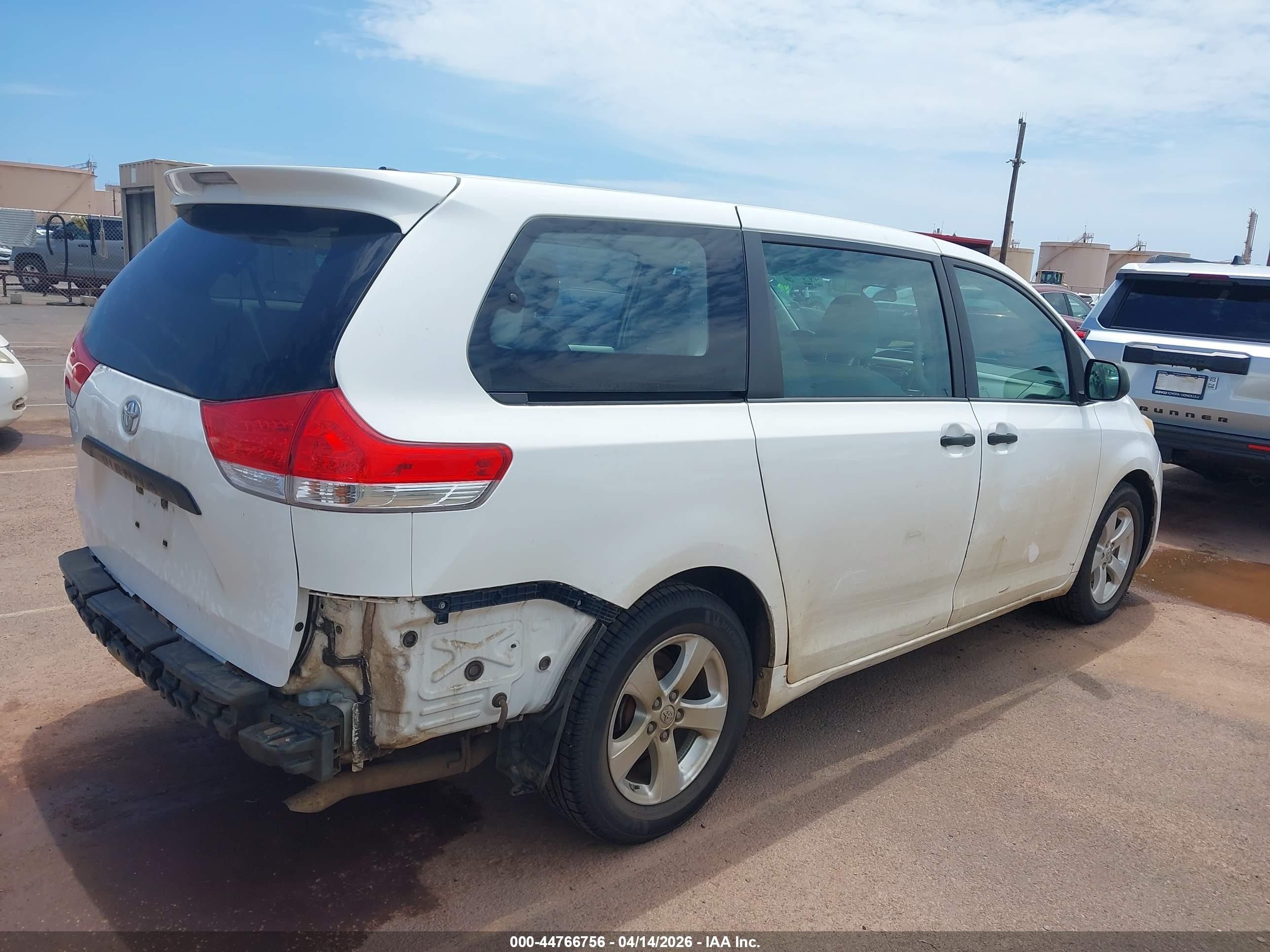 2013 Toyota Sienna L V6 7 Passenger White vin: 5TDZK3DC6DS358374