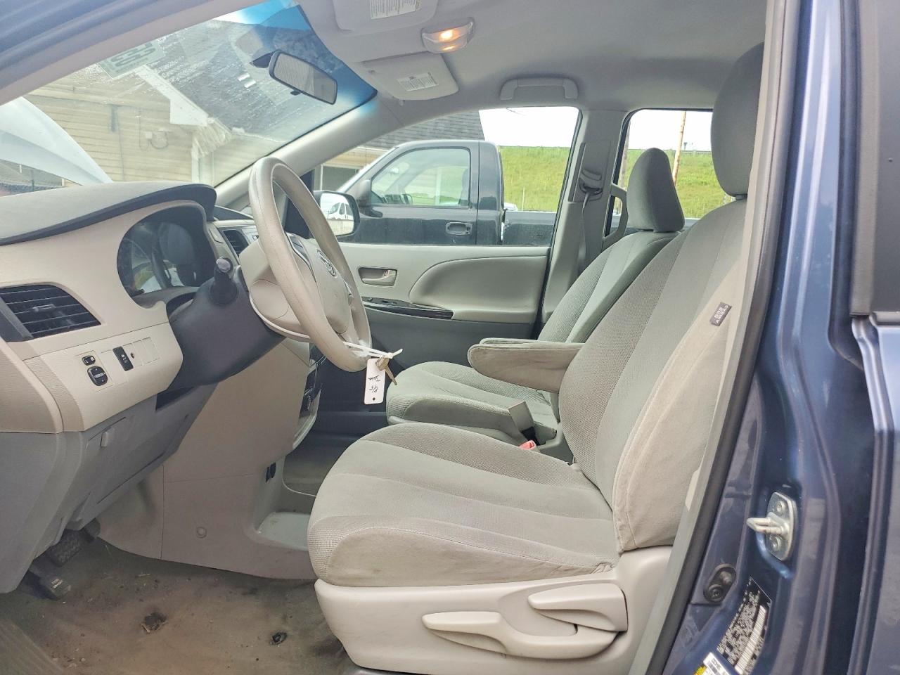 2014 Toyota Sienna L 7-passenger Blue vin: 5TDZK3DC6ES420681