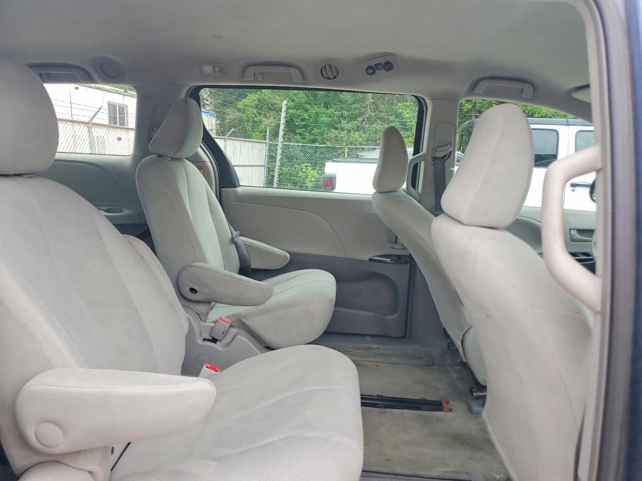 2014 Toyota Sienna L 7-passenger Blue vin: 5TDZK3DC6ES420681