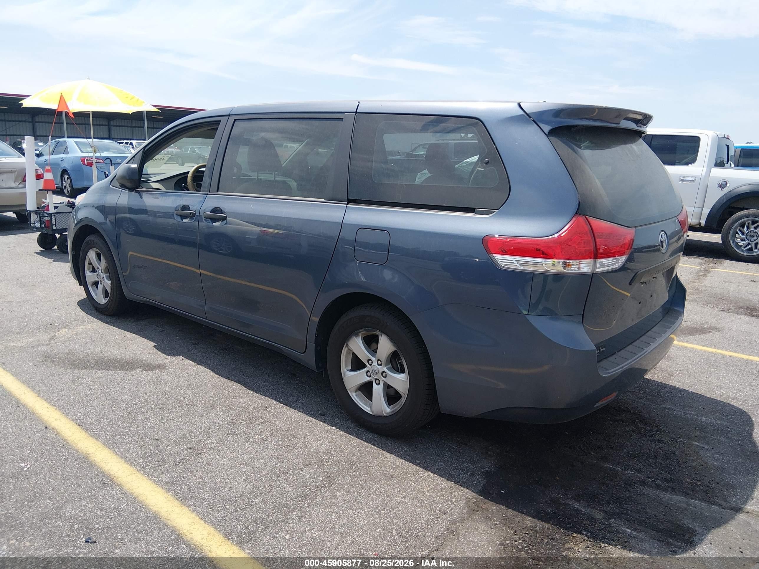2014 Toyota Sienna L V6 7 Passenger Blue vin: 5TDZK3DC6ES498622