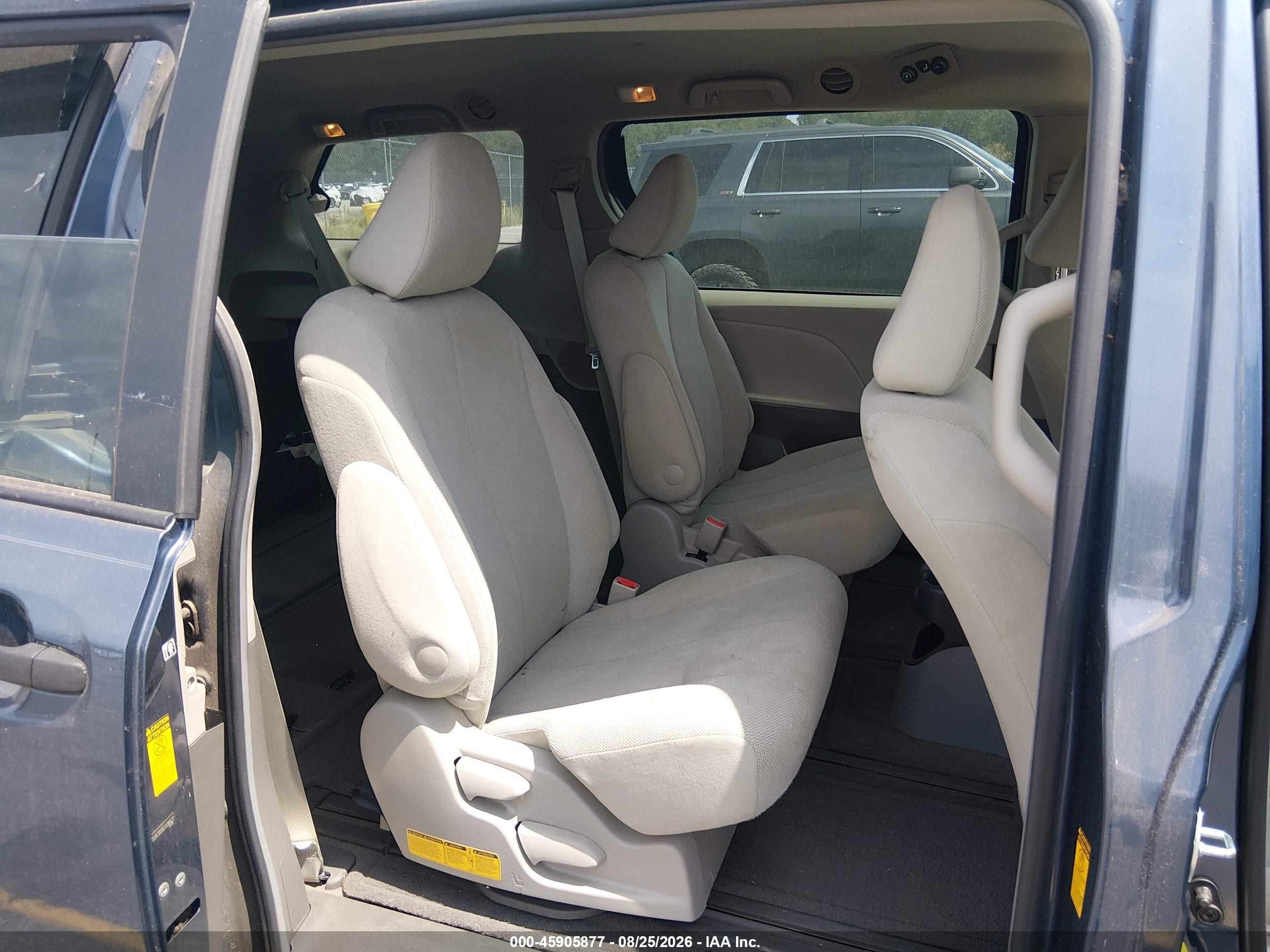 2014 Toyota Sienna L V6 7 Passenger Blue vin: 5TDZK3DC6ES498622