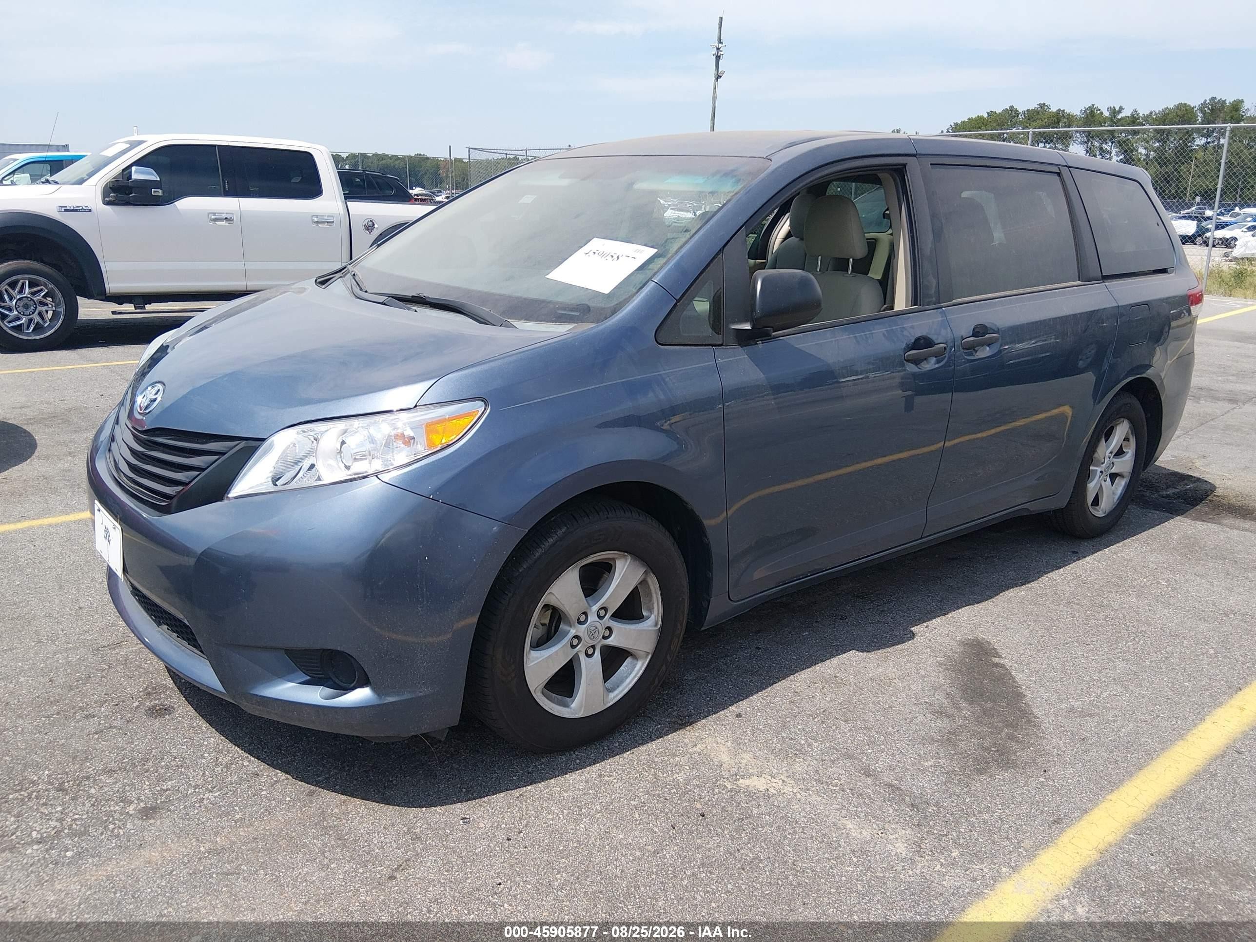 2014 Toyota Sienna L V6 7 Passenger Blue vin: 5TDZK3DC6ES498622