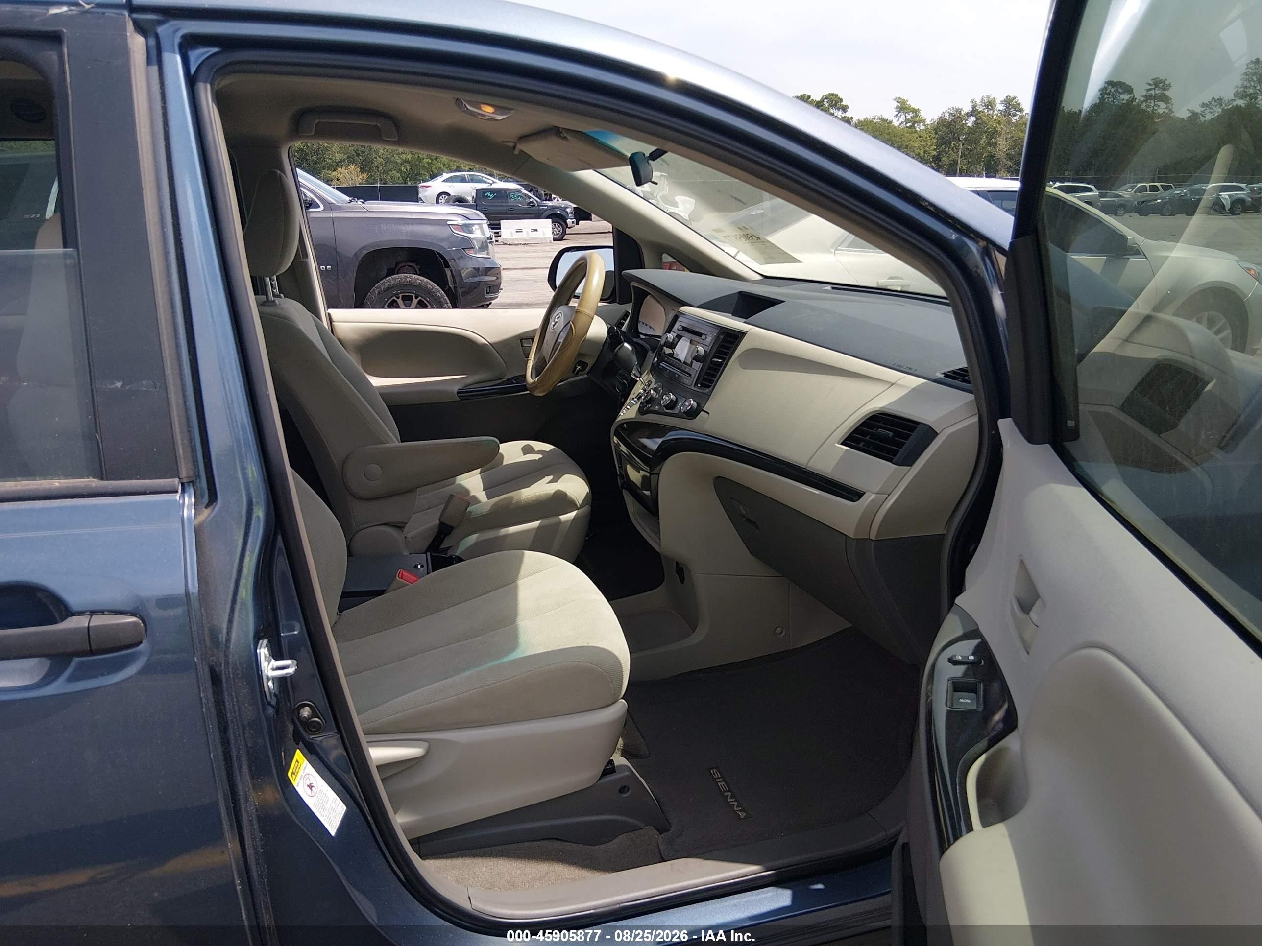 2014 Toyota Sienna L V6 7 Passenger Blue vin: 5TDZK3DC6ES498622