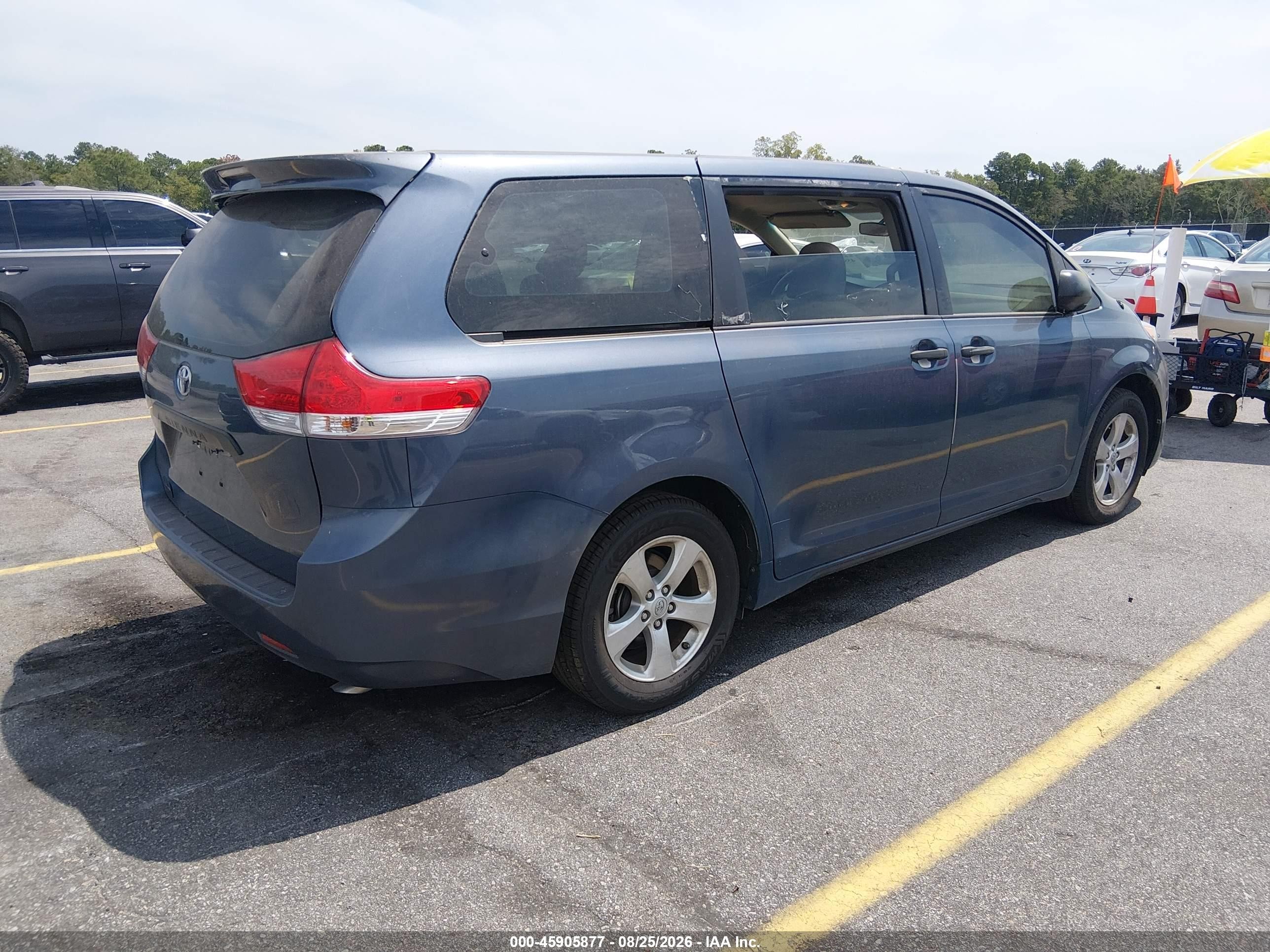 2014 Toyota Sienna L V6 7 Passenger Blue vin: 5TDZK3DC6ES498622