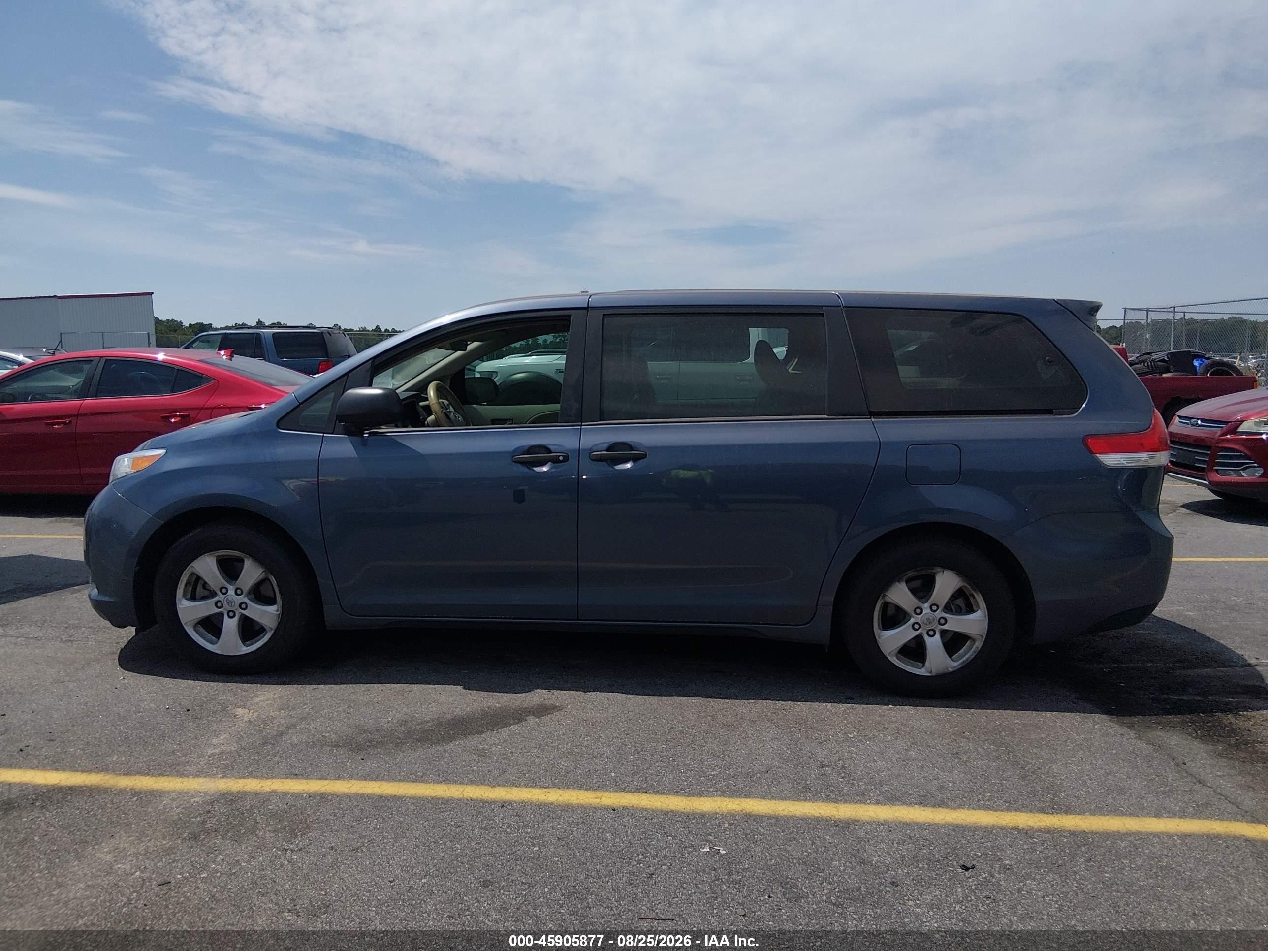 2014 Toyota Sienna L V6 7 Passenger Blue vin: 5TDZK3DC6ES498622