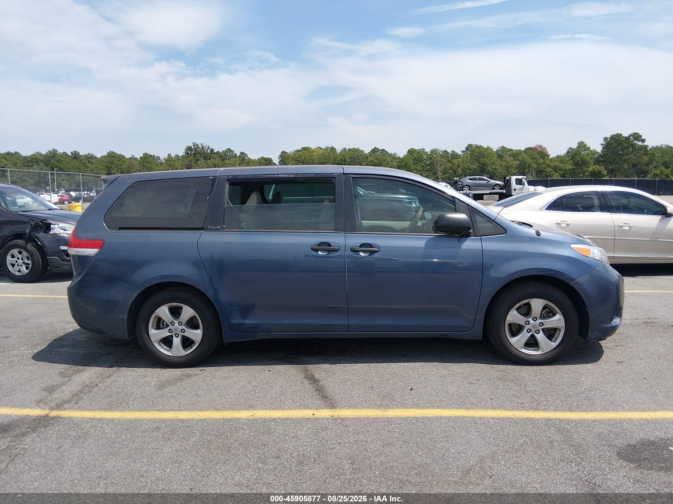 2014 Toyota Sienna L V6 7 Passenger Blue vin: 5TDZK3DC6ES498622