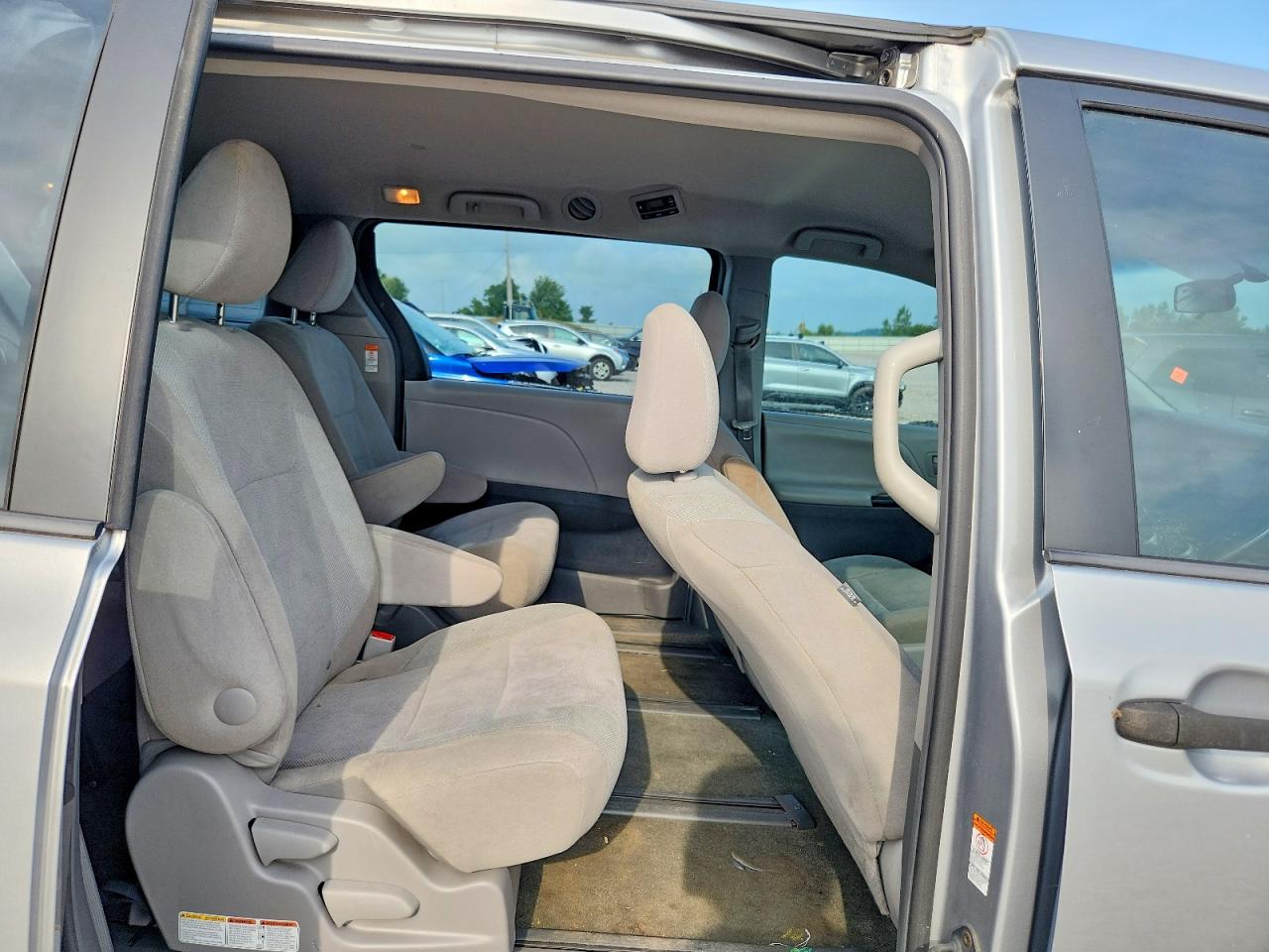 2015 Toyota Sienna L 7-passenger Silver vin: 5TDZK3DC6FS615746