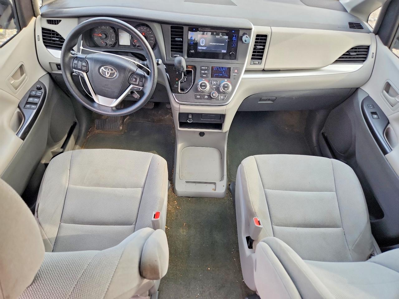 2015 Toyota Sienna L 7-passenger Silver vin: 5TDZK3DC6FS615746