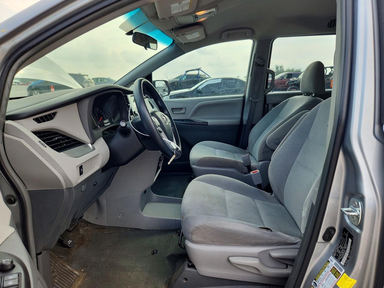 2015 Toyota Sienna L 7-passenger Silver vin: 5TDZK3DC6FS615746