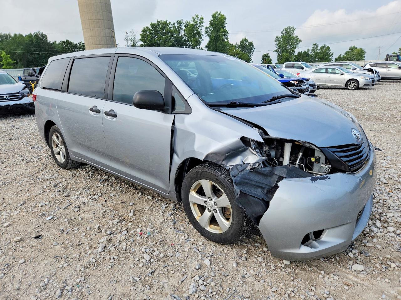 2015 Toyota Sienna L 7-passenger Silver vin: 5TDZK3DC6FS615746