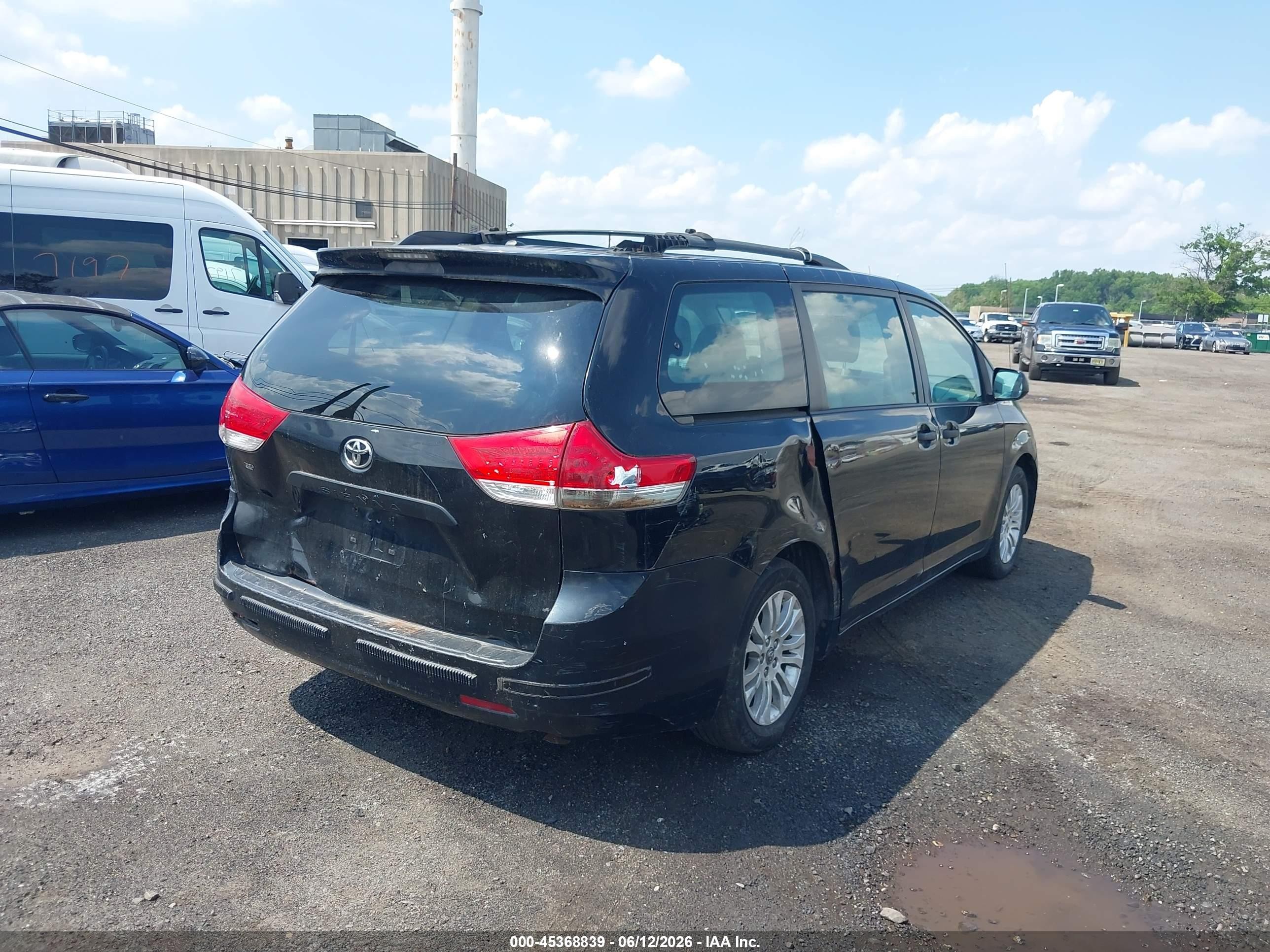 2011 Toyota Sienna Base V6 Черный vin: 5TDZK3DC7BS015764