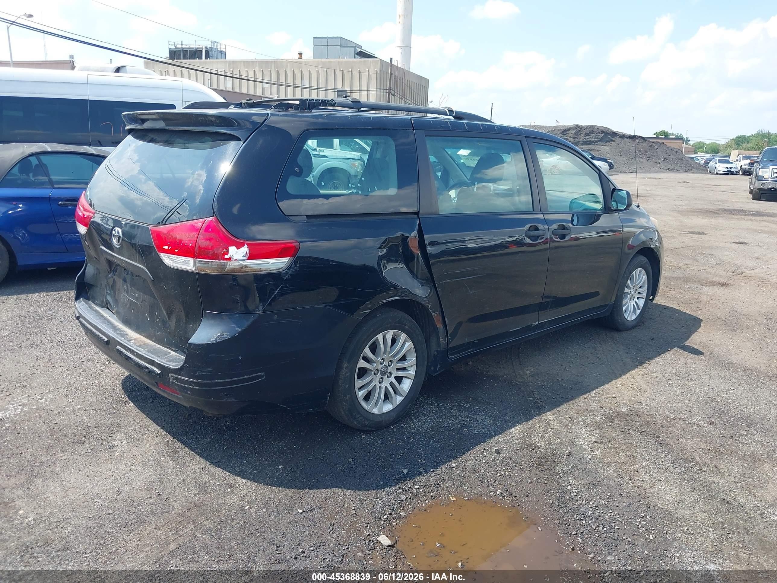 2011 Toyota Sienna Base V6 Черный vin: 5TDZK3DC7BS015764