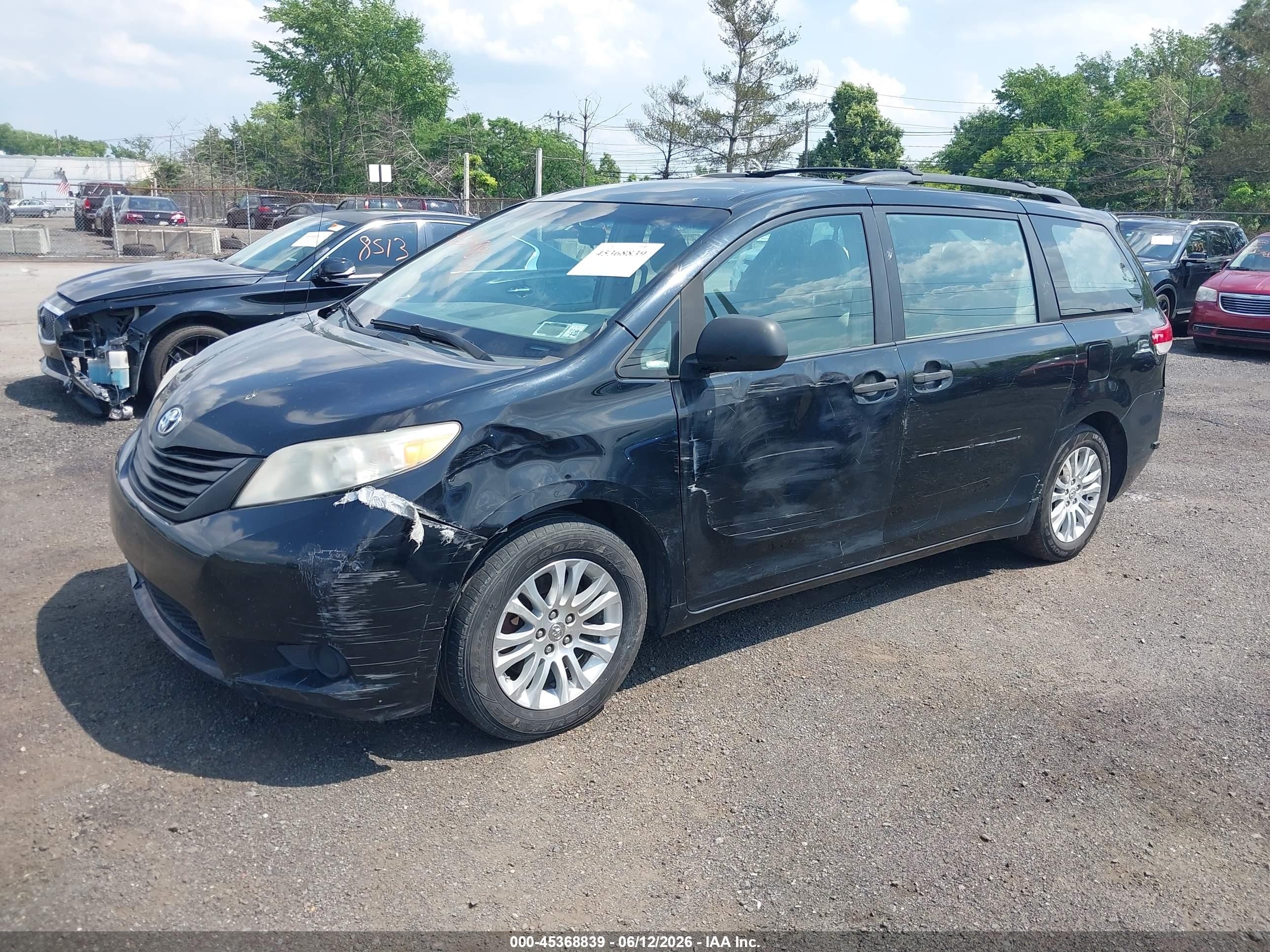2011 Toyota Sienna Base V6 Черный vin: 5TDZK3DC7BS015764