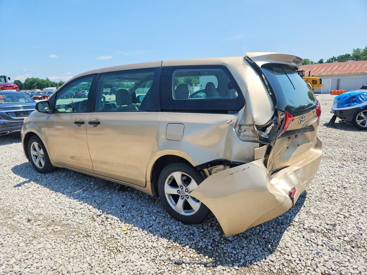 2011 Toyota Sienna Base 7-passenger Gold vin: 5TDZK3DC7BS020785