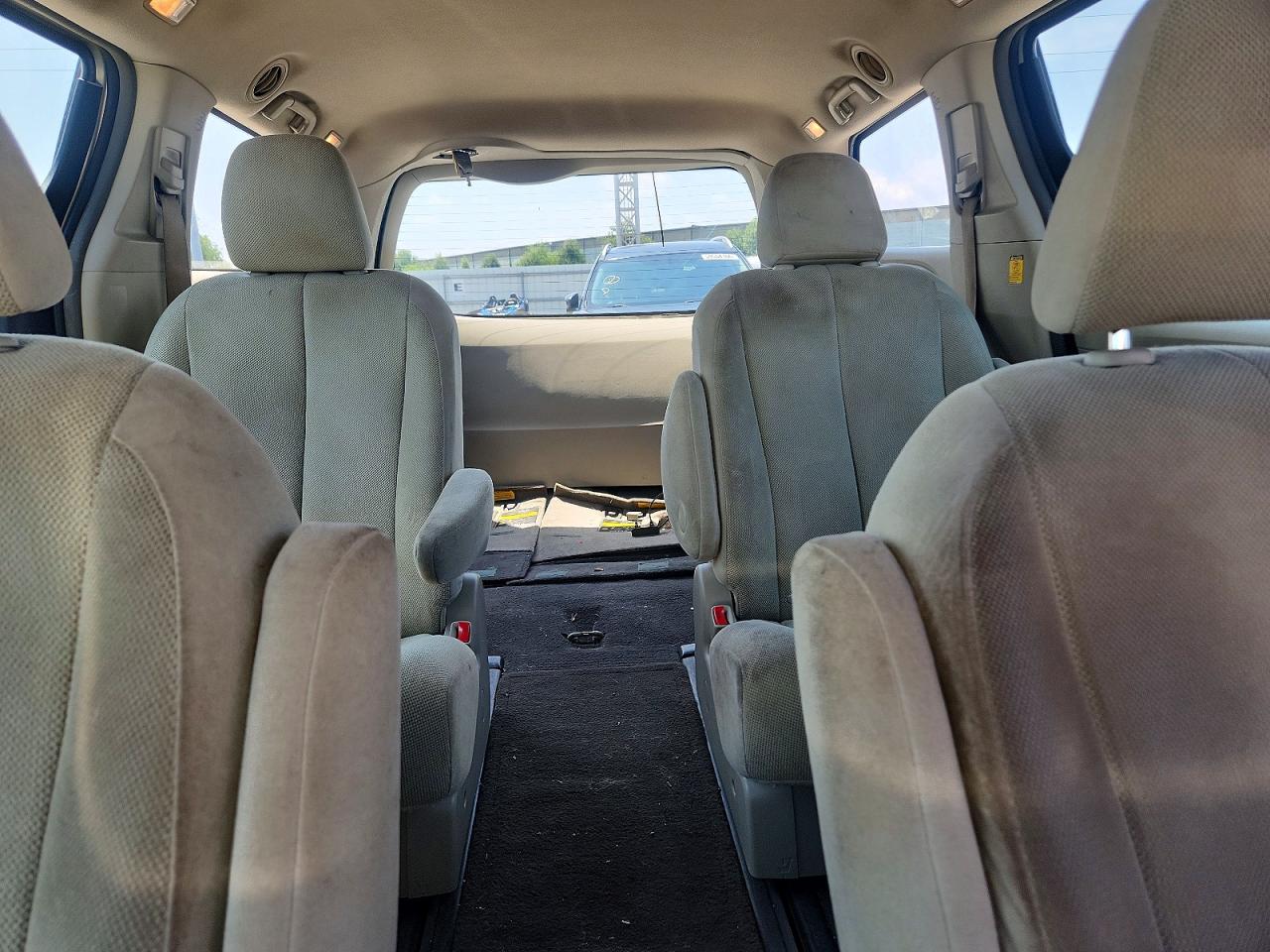 2011 Toyota Sienna Base 7-passenger Gold vin: 5TDZK3DC7BS020785