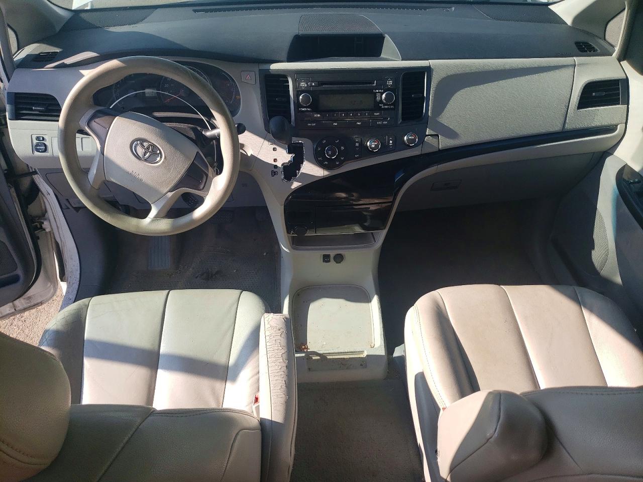 2011 Toyota Sienna Base 7-passenger White vin: 5TDZK3DC7BS151084