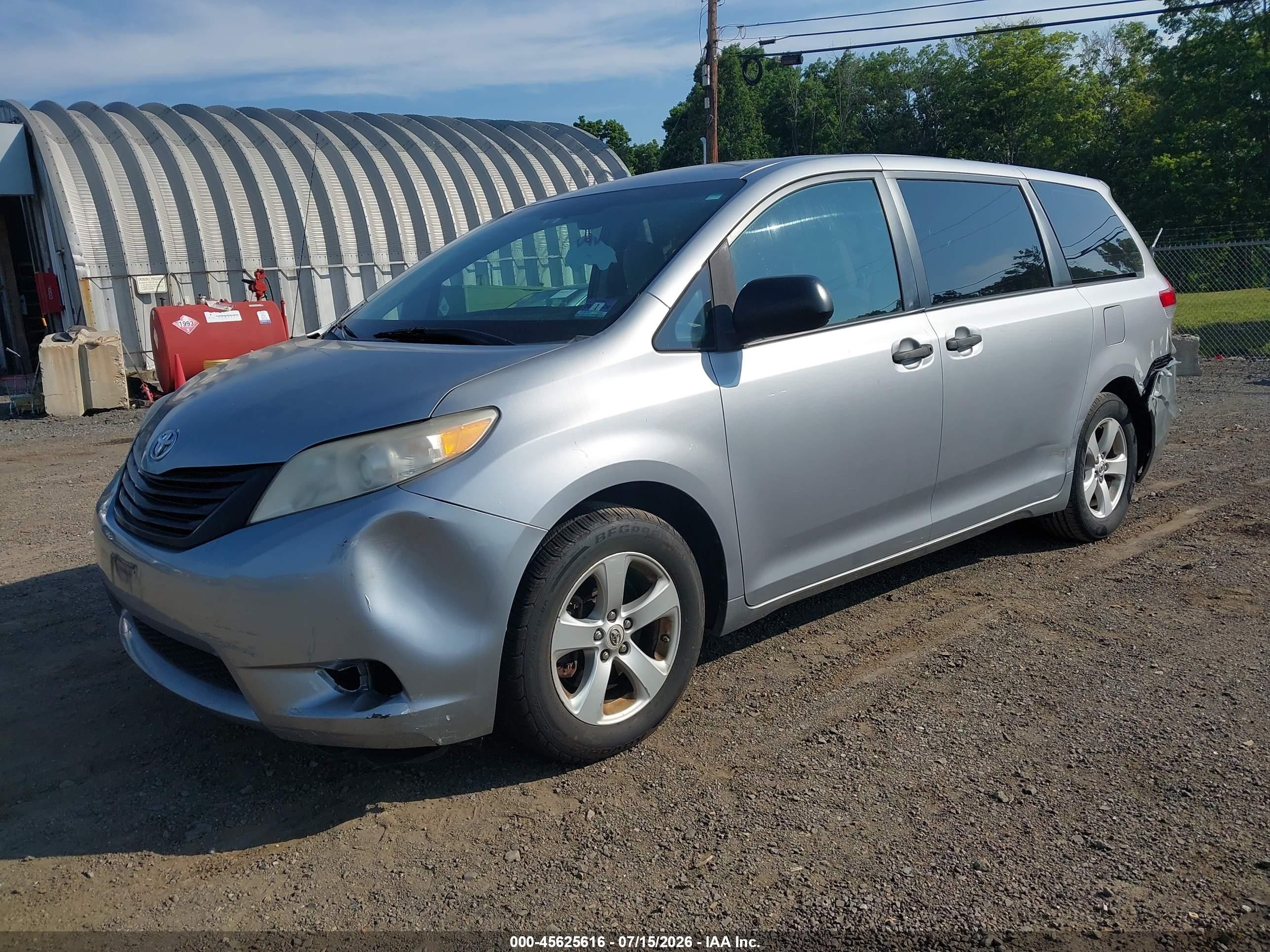2012 Toyota Sienna Base V6 7 Passenger Silver vin: 5TDZK3DC7CS197466