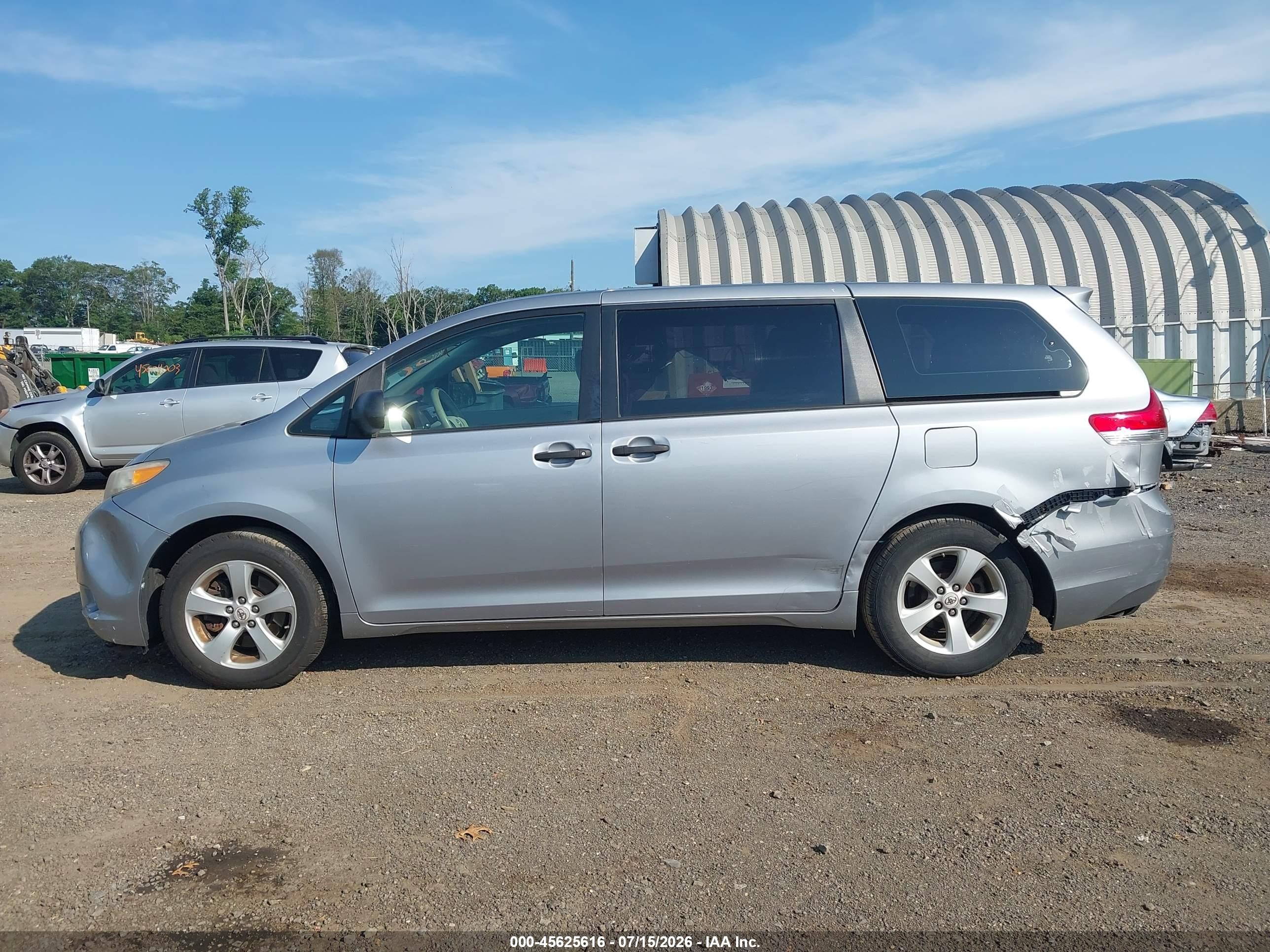2012 Toyota Sienna Base V6 7 Passenger Silver vin: 5TDZK3DC7CS197466
