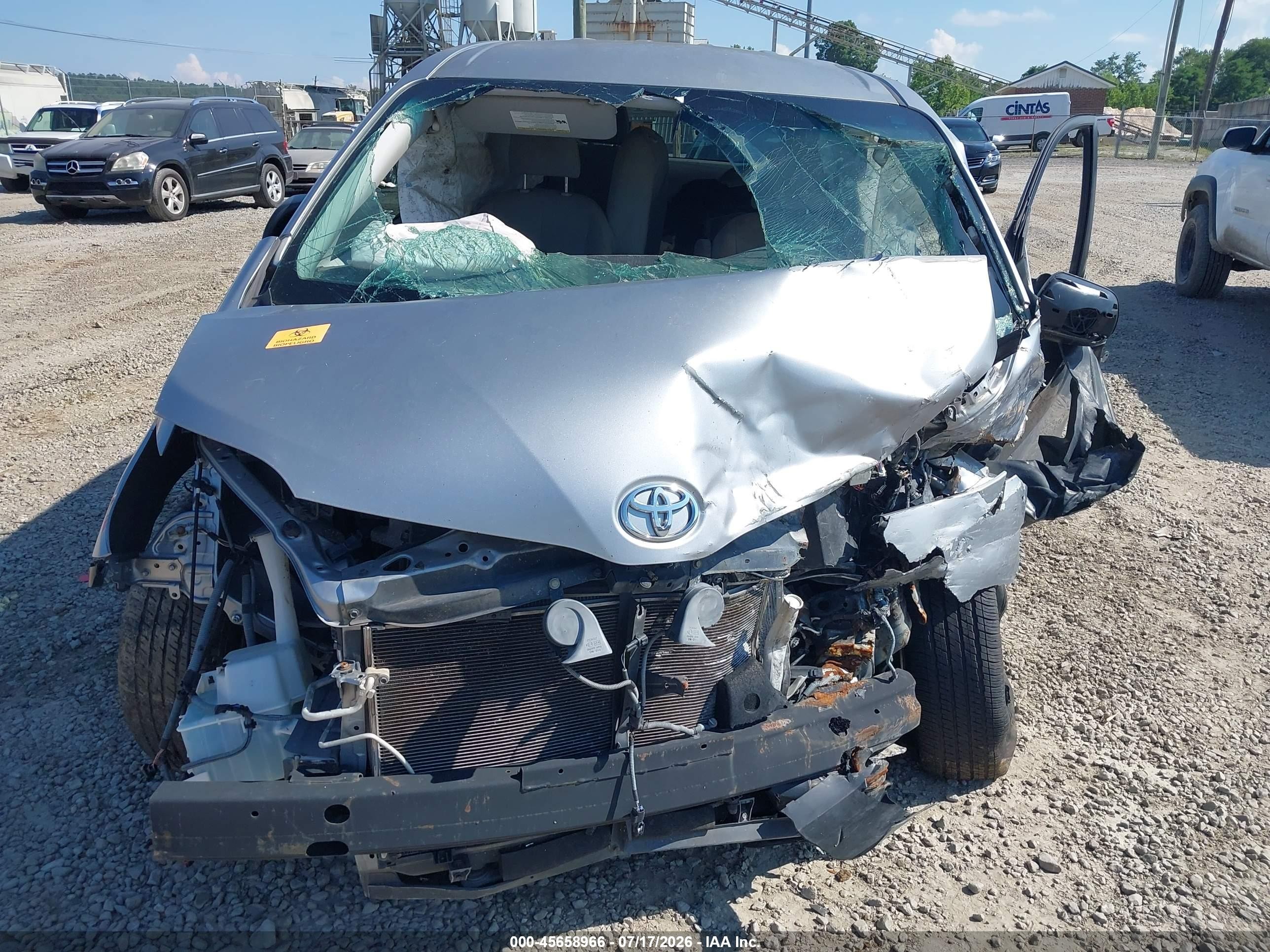 2012 Toyota Sienna Base V6 7 Passenger Silver vin: 5TDZK3DC7CS243362