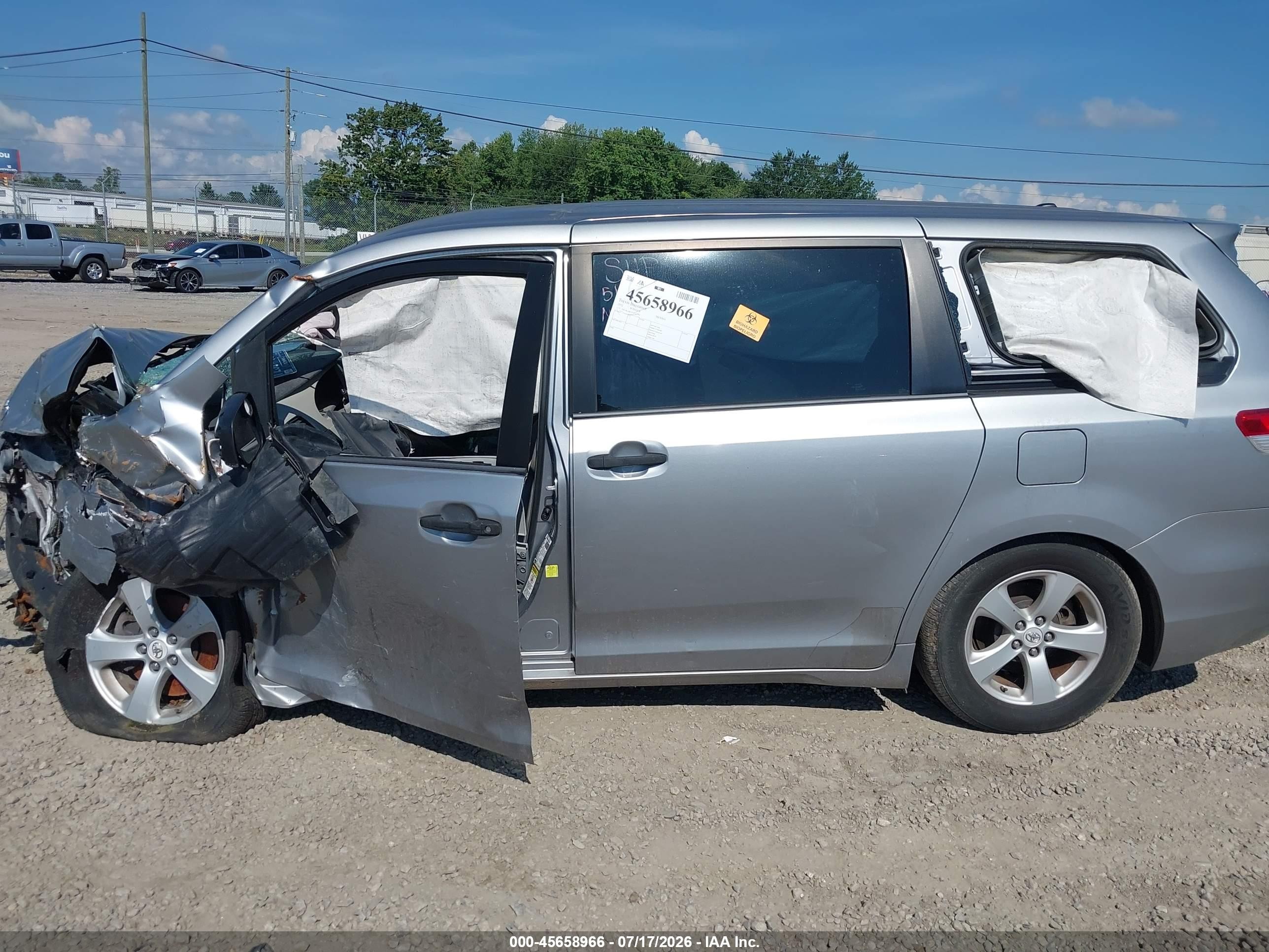 2012 Toyota Sienna Base V6 7 Passenger Silver vin: 5TDZK3DC7CS243362