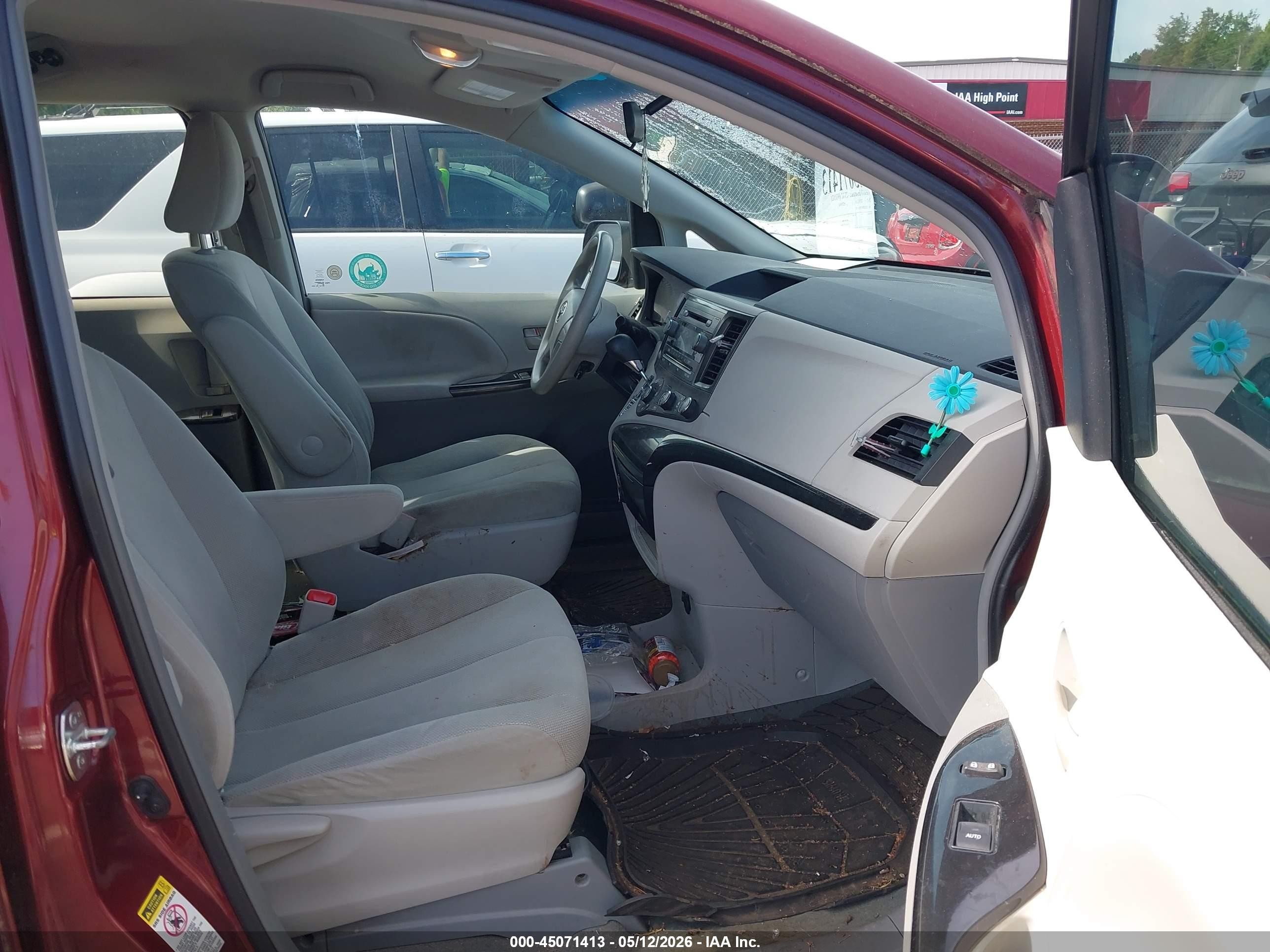 2012 Toyota Sienna Base V6 7 Passenger Red vin: 5TDZK3DC7CS247587