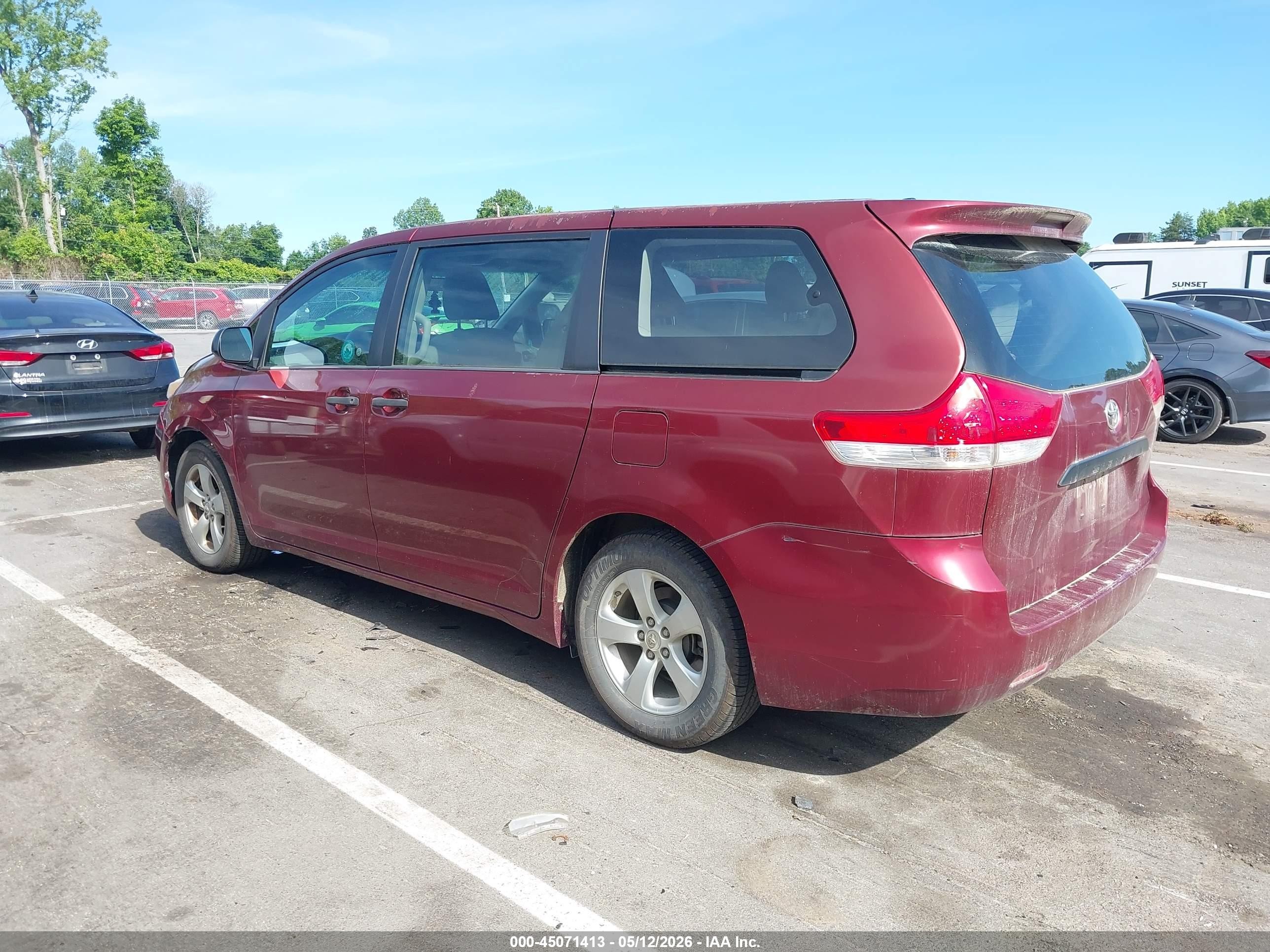 2012 Toyota Sienna Base V6 7 Passenger Red vin: 5TDZK3DC7CS247587