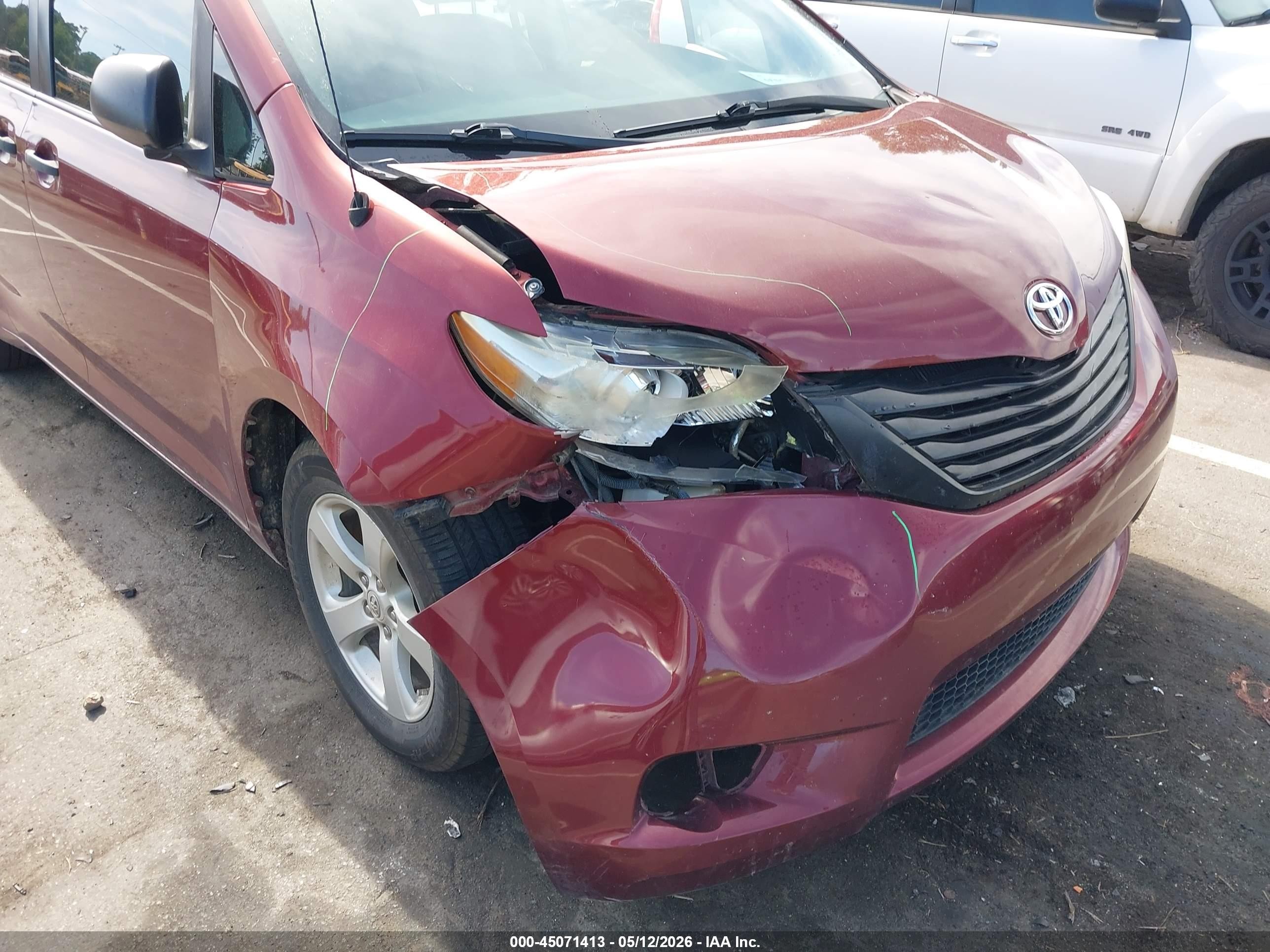 2012 Toyota Sienna Base V6 7 Passenger Red vin: 5TDZK3DC7CS247587