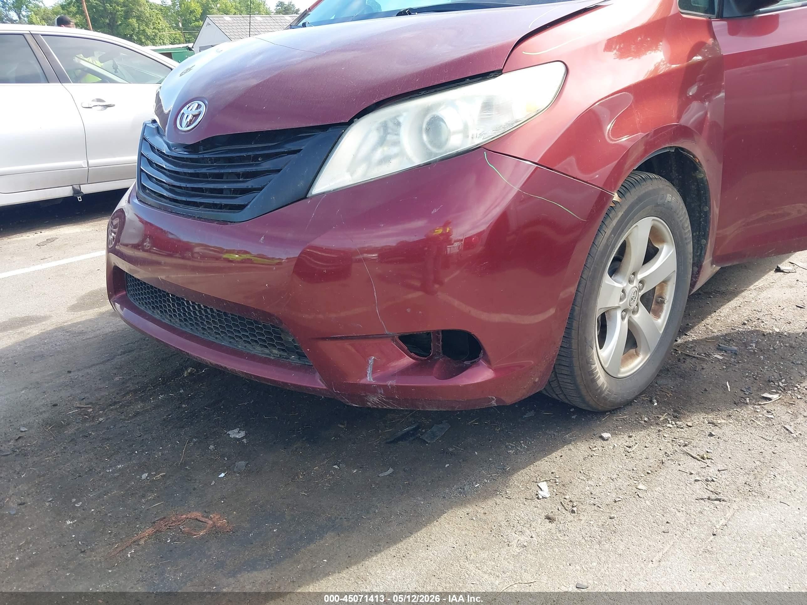 2012 Toyota Sienna Base V6 7 Passenger Red vin: 5TDZK3DC7CS247587